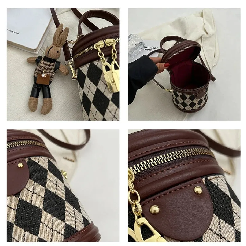 2024 New Trend Women's Fashion Luxury Designer Leather Bucket Shoulder Bag with Zipper and Pendant