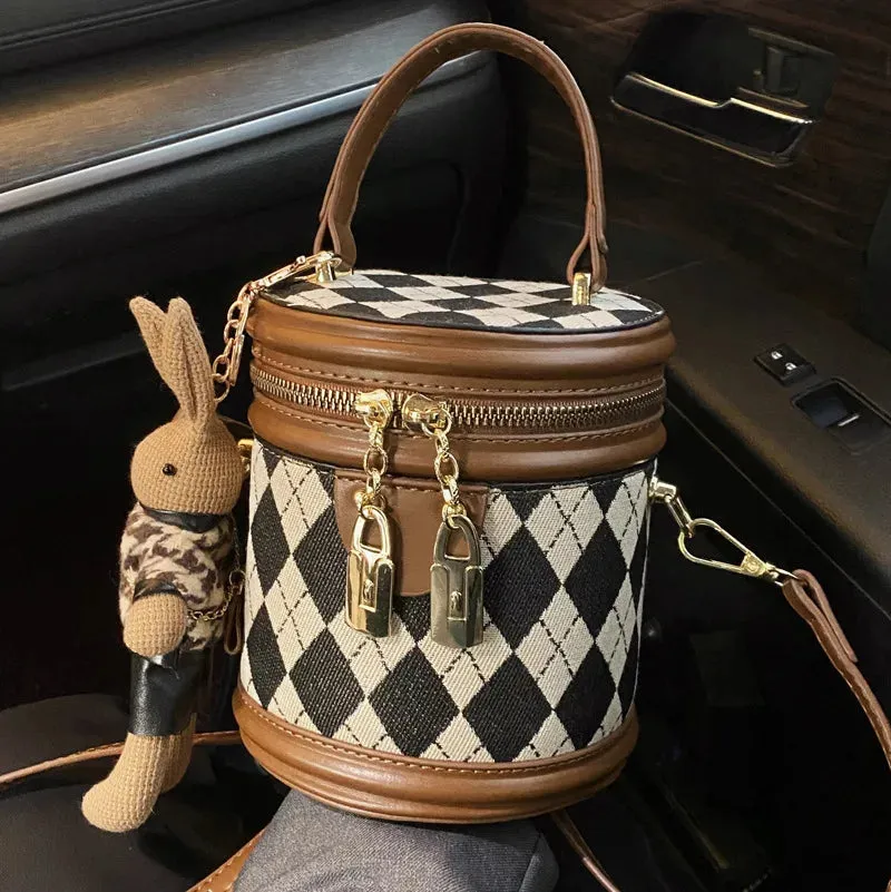 2024 New Trend Women's Fashion Luxury Designer Leather Bucket Shoulder Bag with Zipper and Pendant