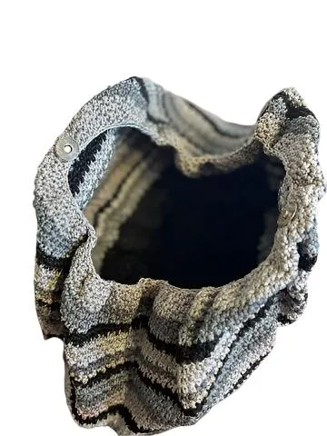 ASSORTED WOVEN CLUTCH