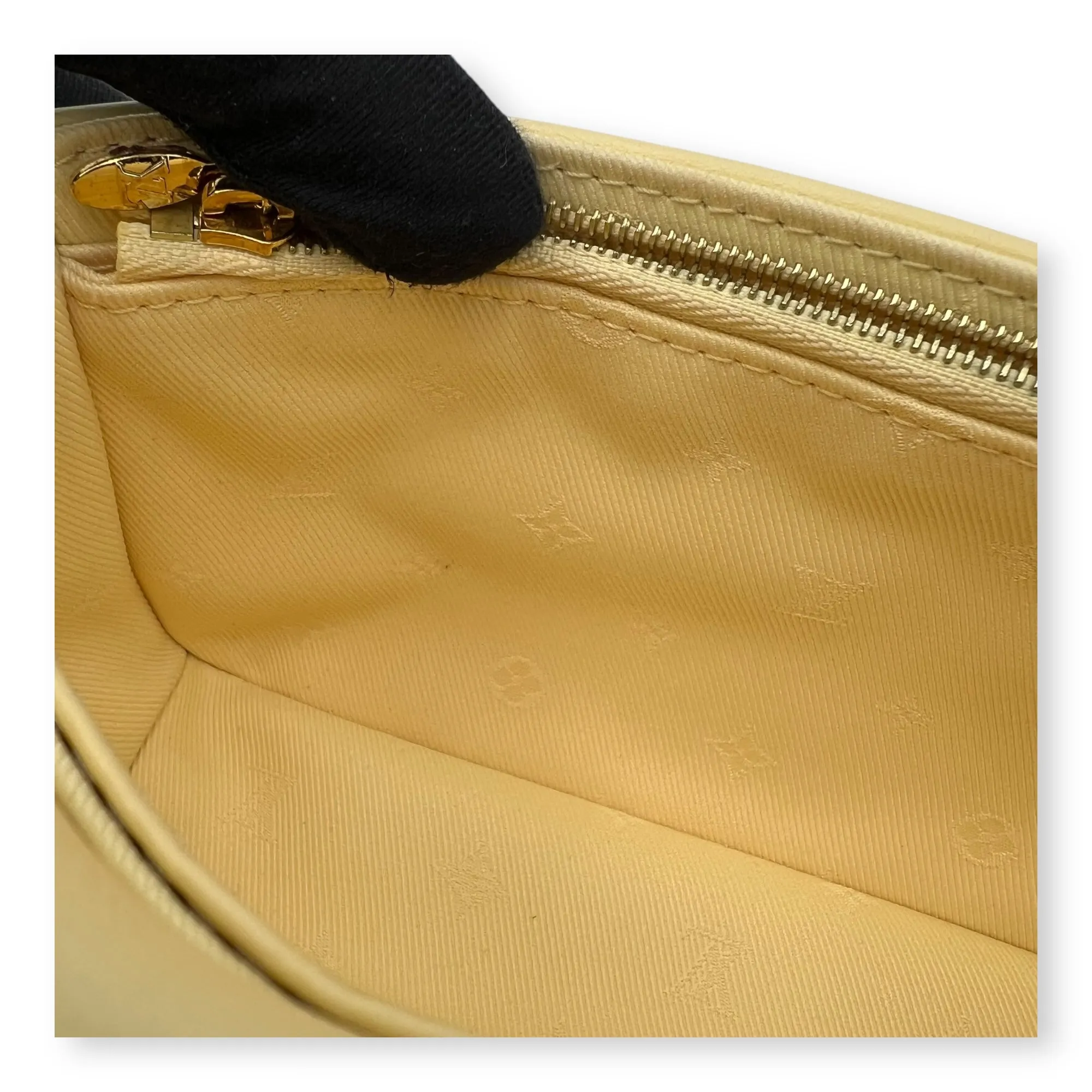 Bubblegram Wallet on Strap Yellow Crossbody Bag in Lambskin, Gold hardware