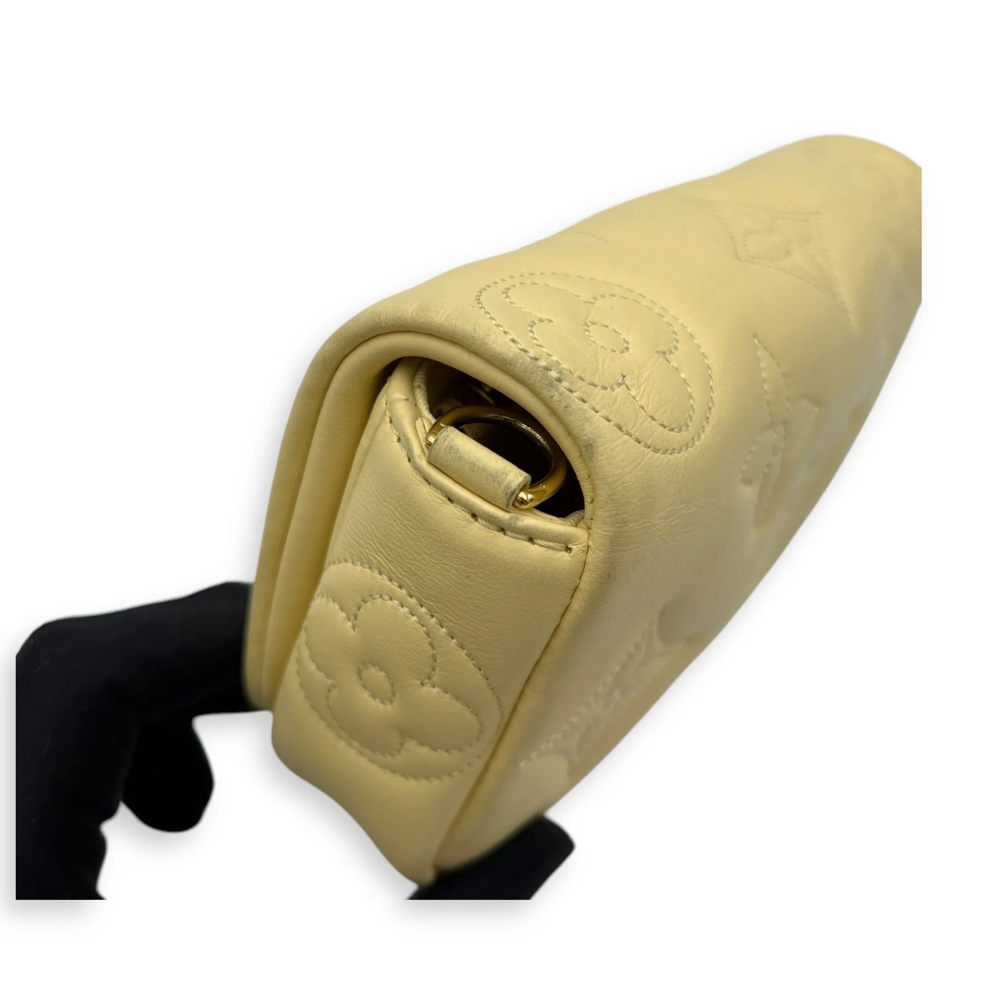 Bubblegram Wallet on Strap Yellow Crossbody Bag in Lambskin, Gold hardware