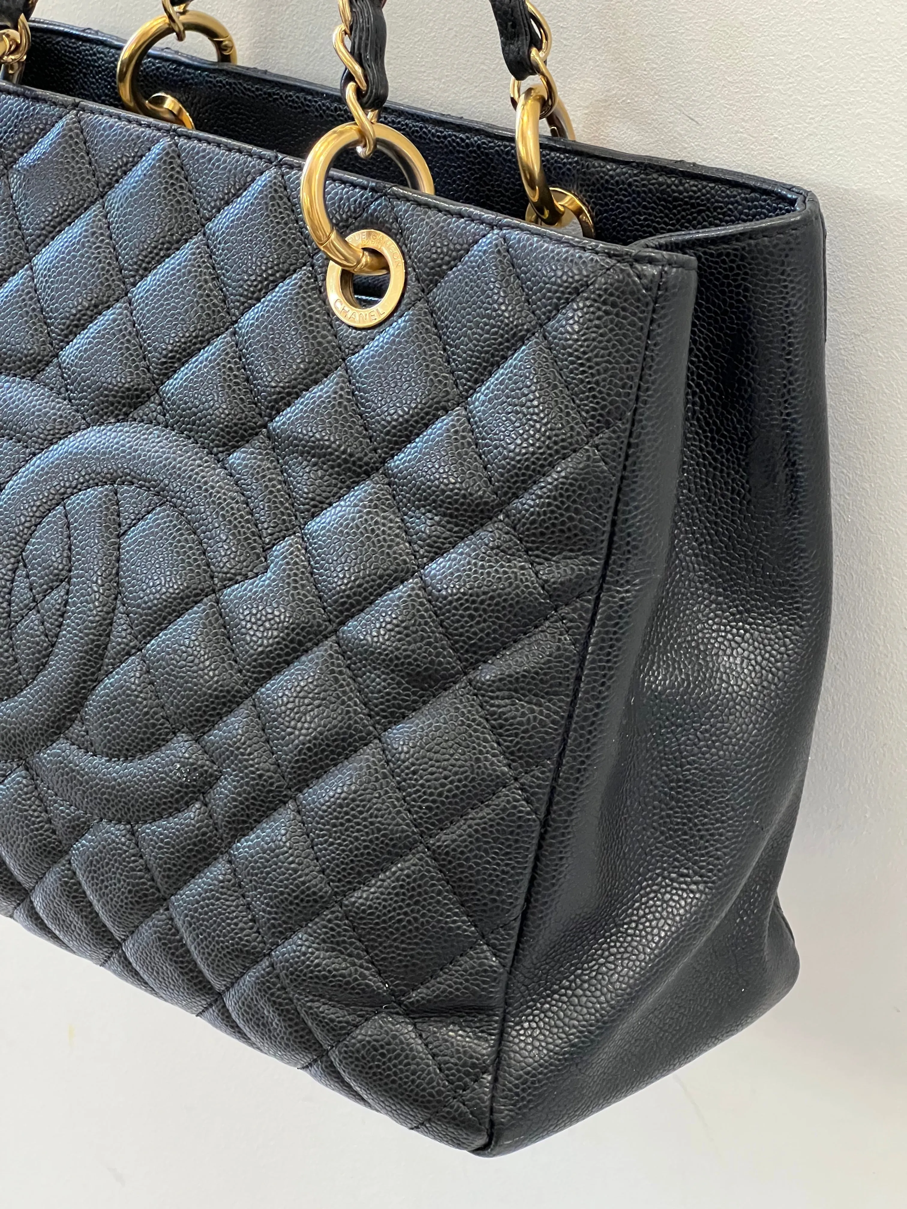 CHANEL CAVIAR QUILTED GRAND SHOPPING TOTE
