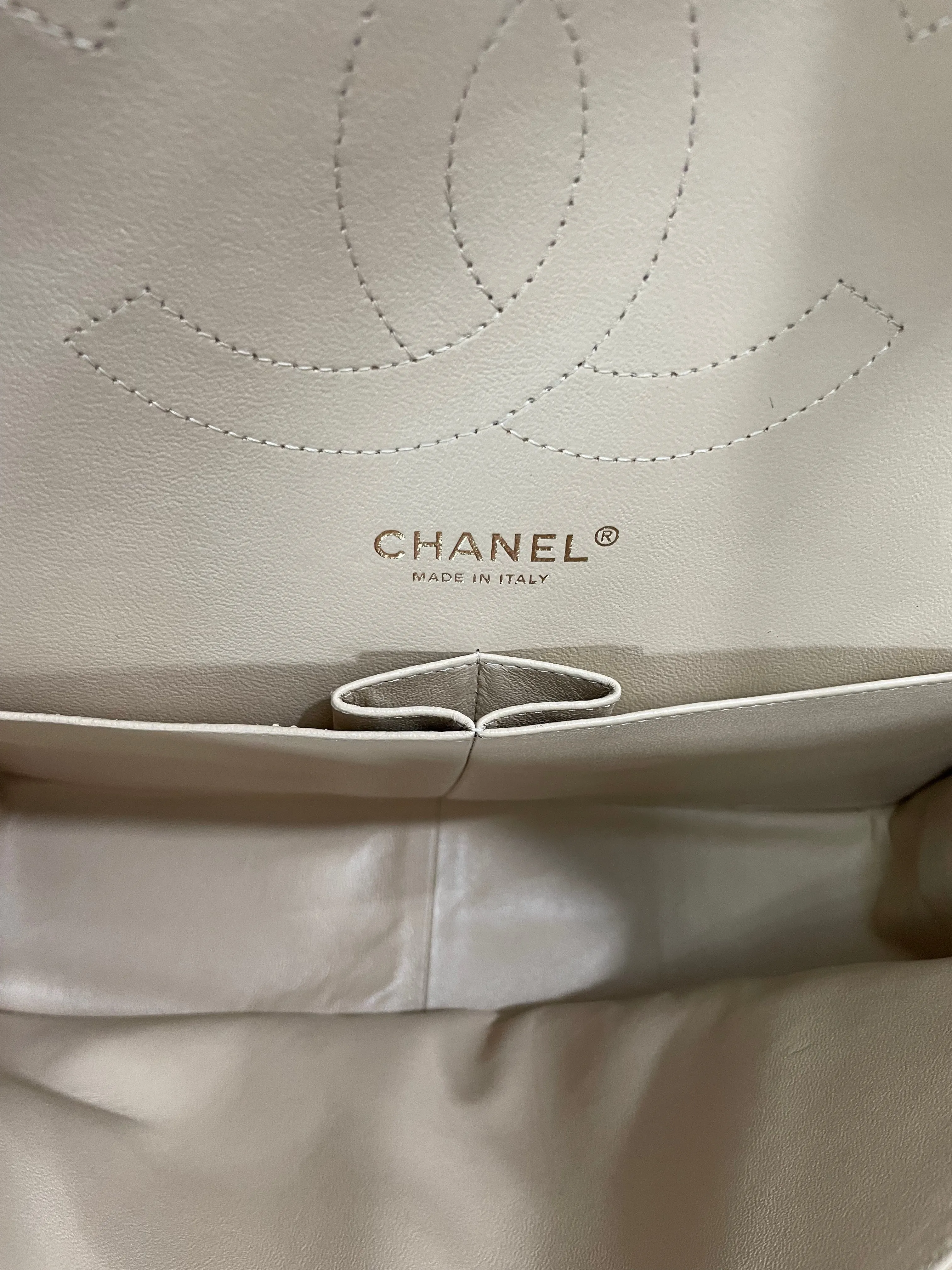 CHANEL CAVIAR QUILTED JUMBO DOUBLE FLAP SHOULDER BAG