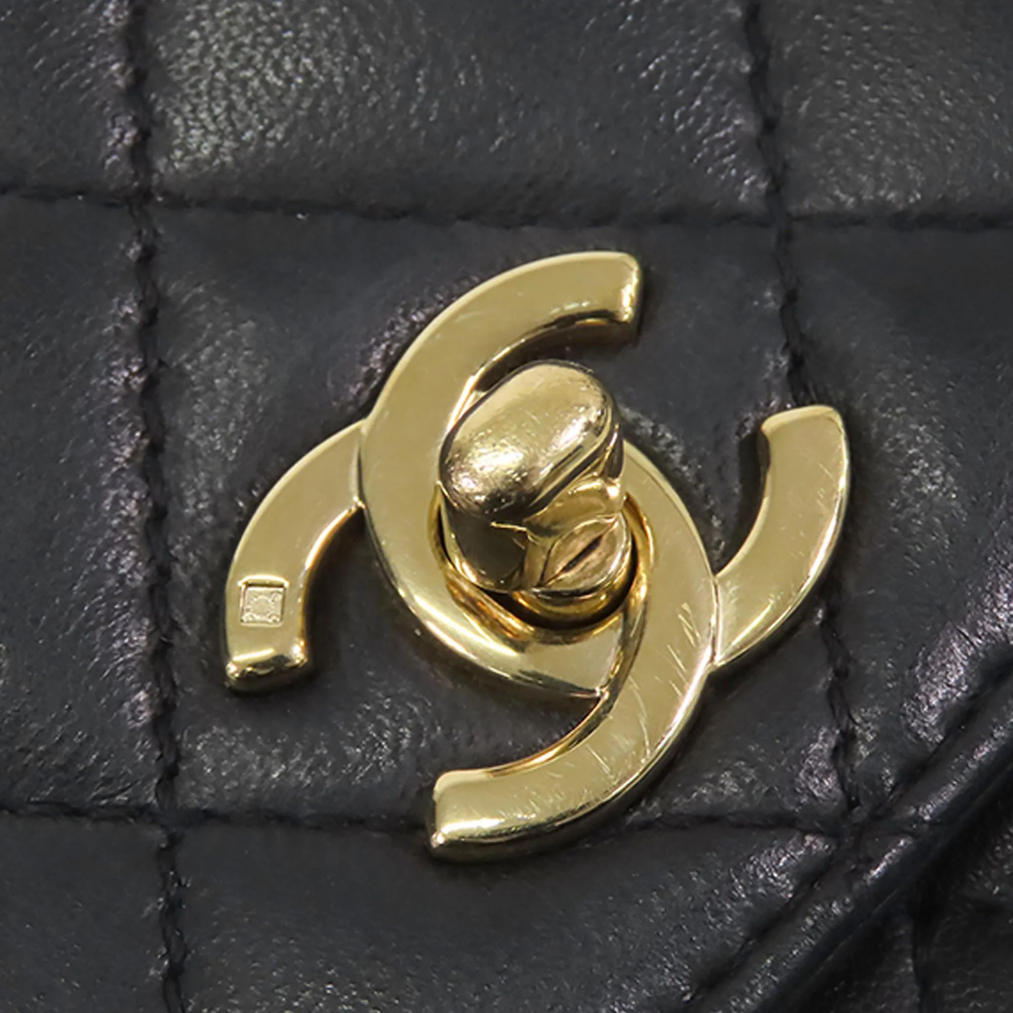 Chanel Lambskin Kelly Top Handle (SHG-cCiQsR)