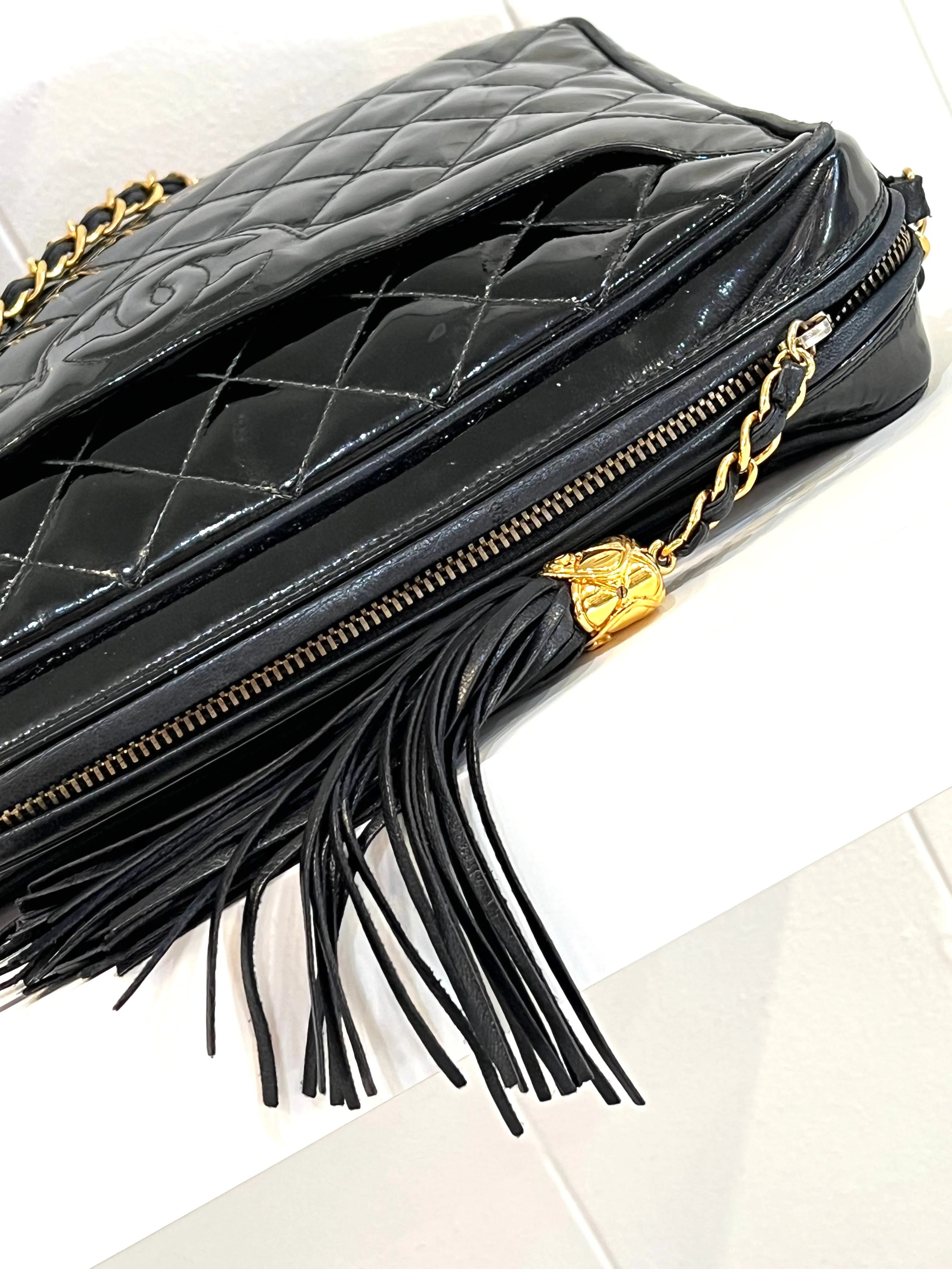 CHANEL VINTAGE QUILTED PATENT CAMERA TASSEL MEDIUM BAG