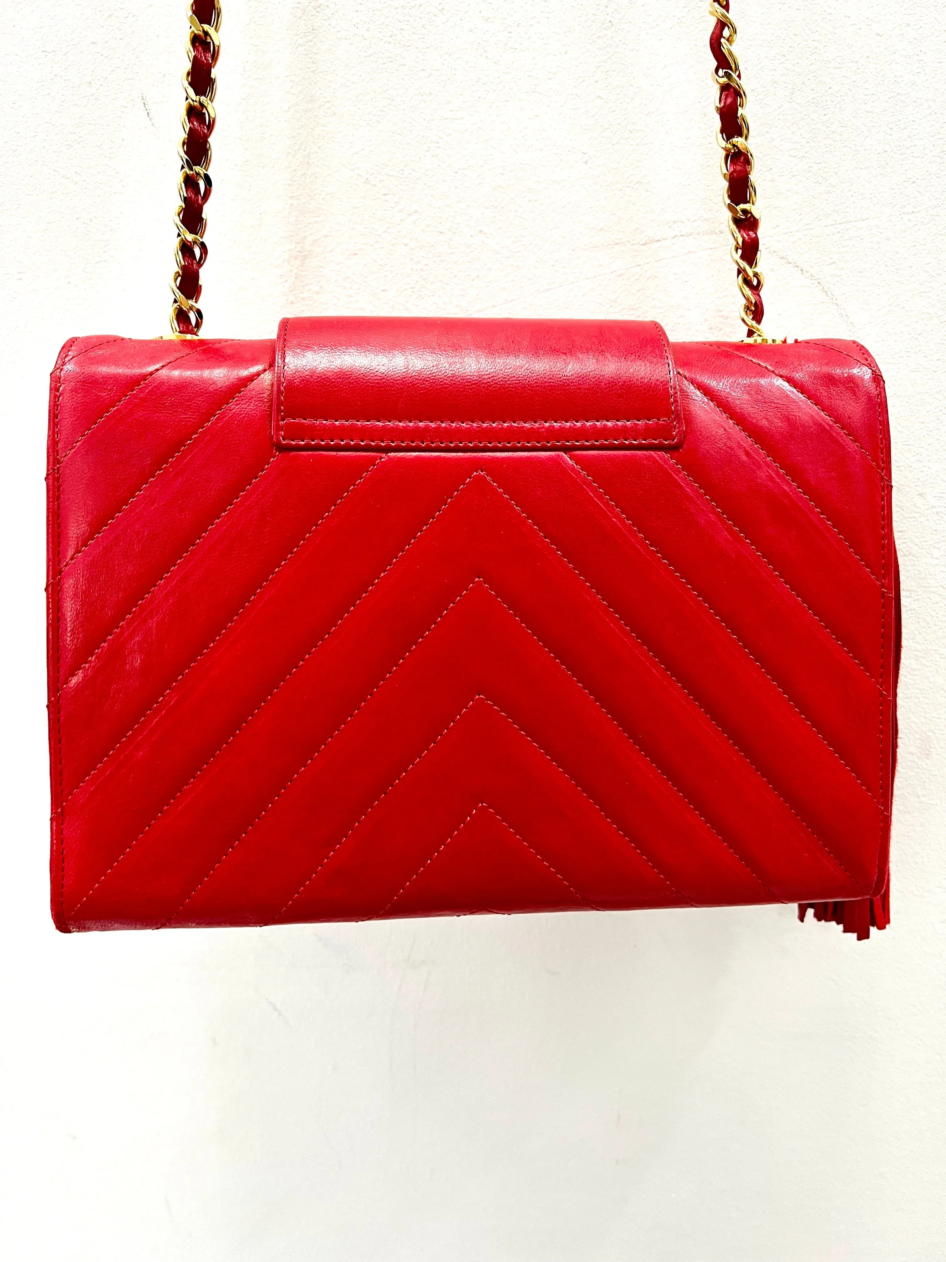 CHANEL VINTAGE RED CHEVRON QUILTED LAMBSKIN CHAIN BAG