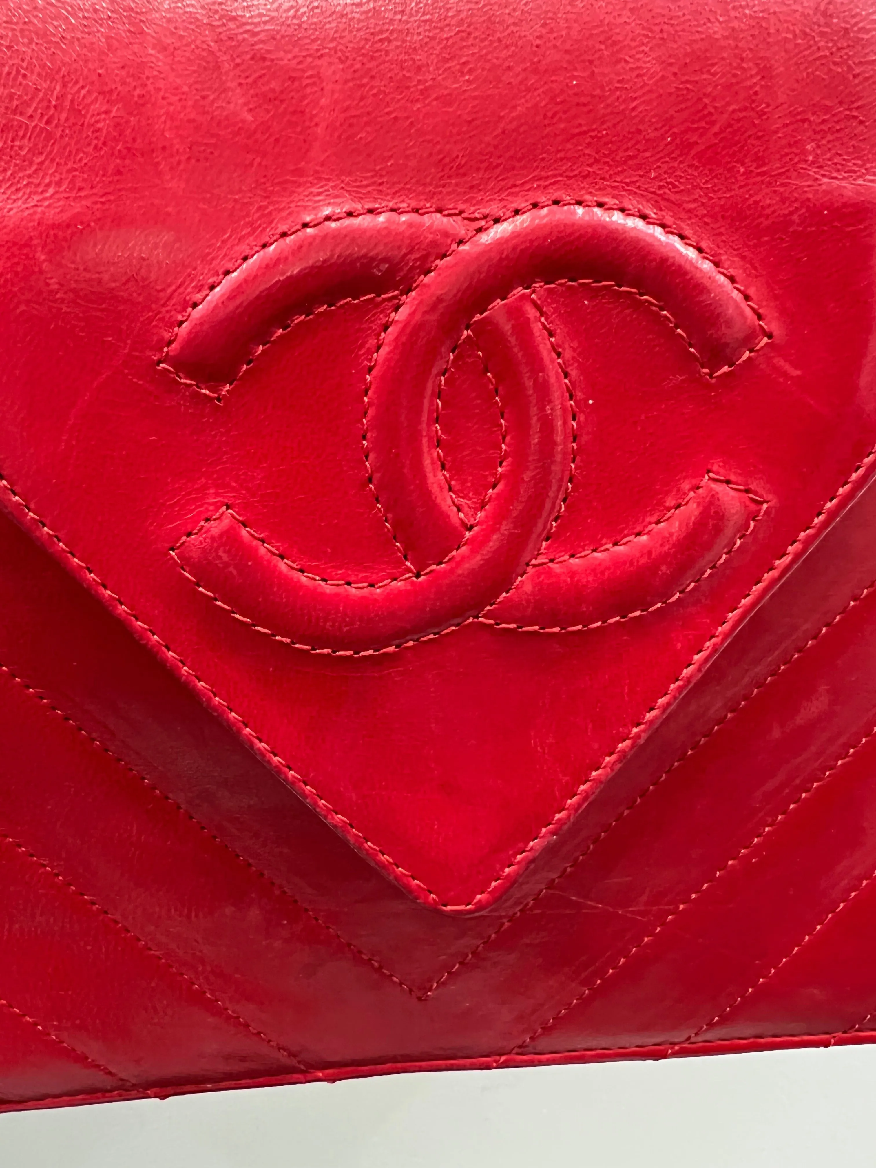 CHANEL VINTAGE RED CHEVRON QUILTED LAMBSKIN CHAIN BAG