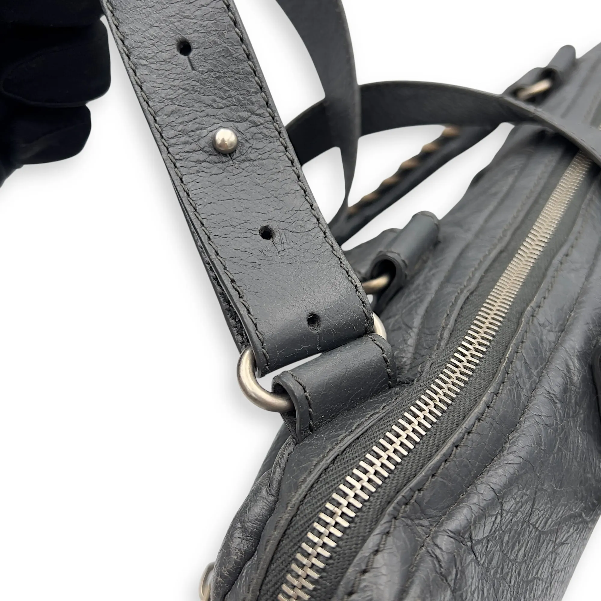 City Grey Messenger bag in Distressed Leather, Silver hardware