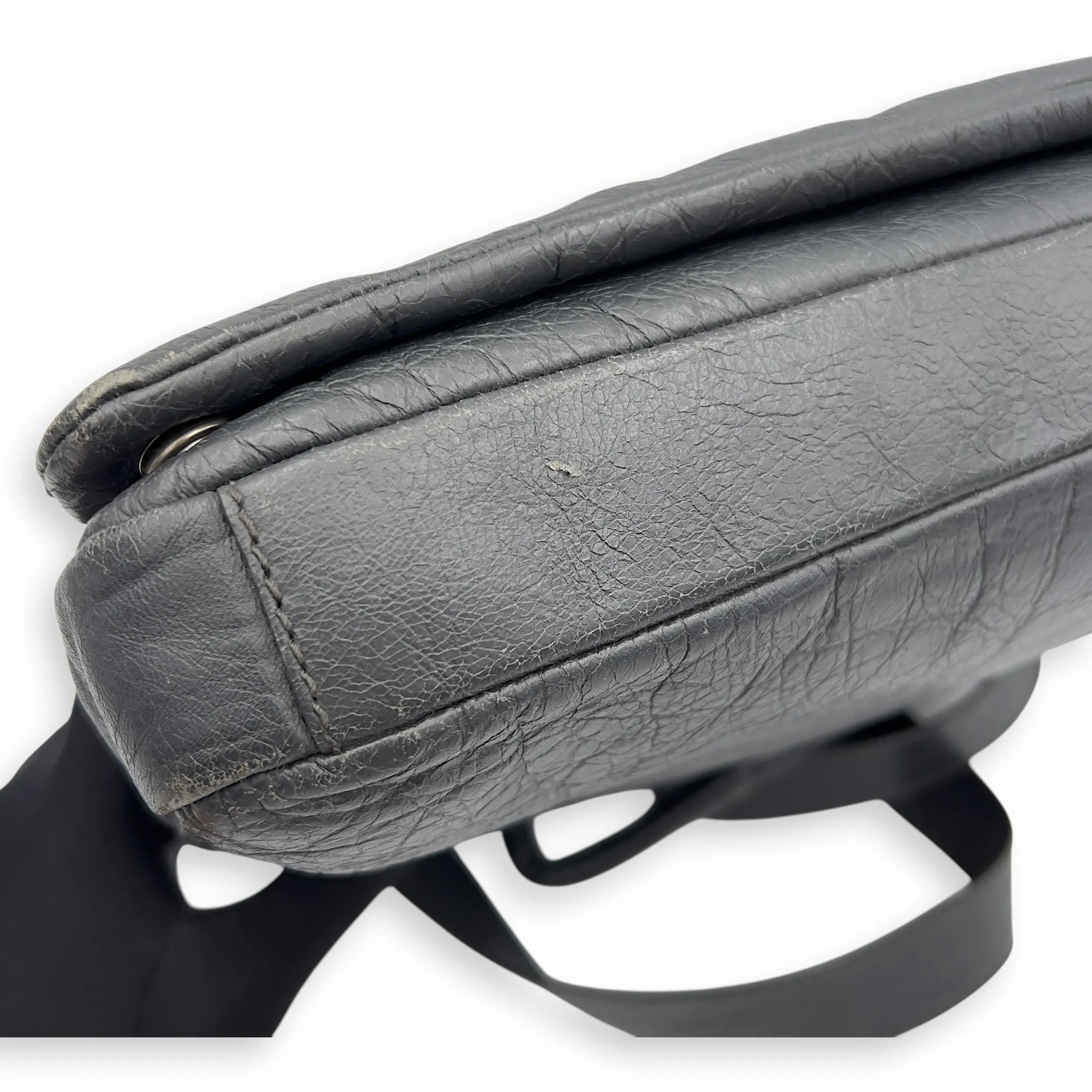 City Grey Messenger bag in Distressed Leather, Silver hardware