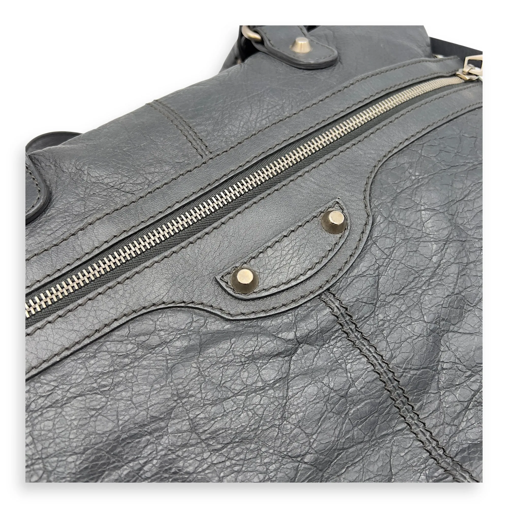 City Grey Messenger bag in Distressed Leather, Silver hardware