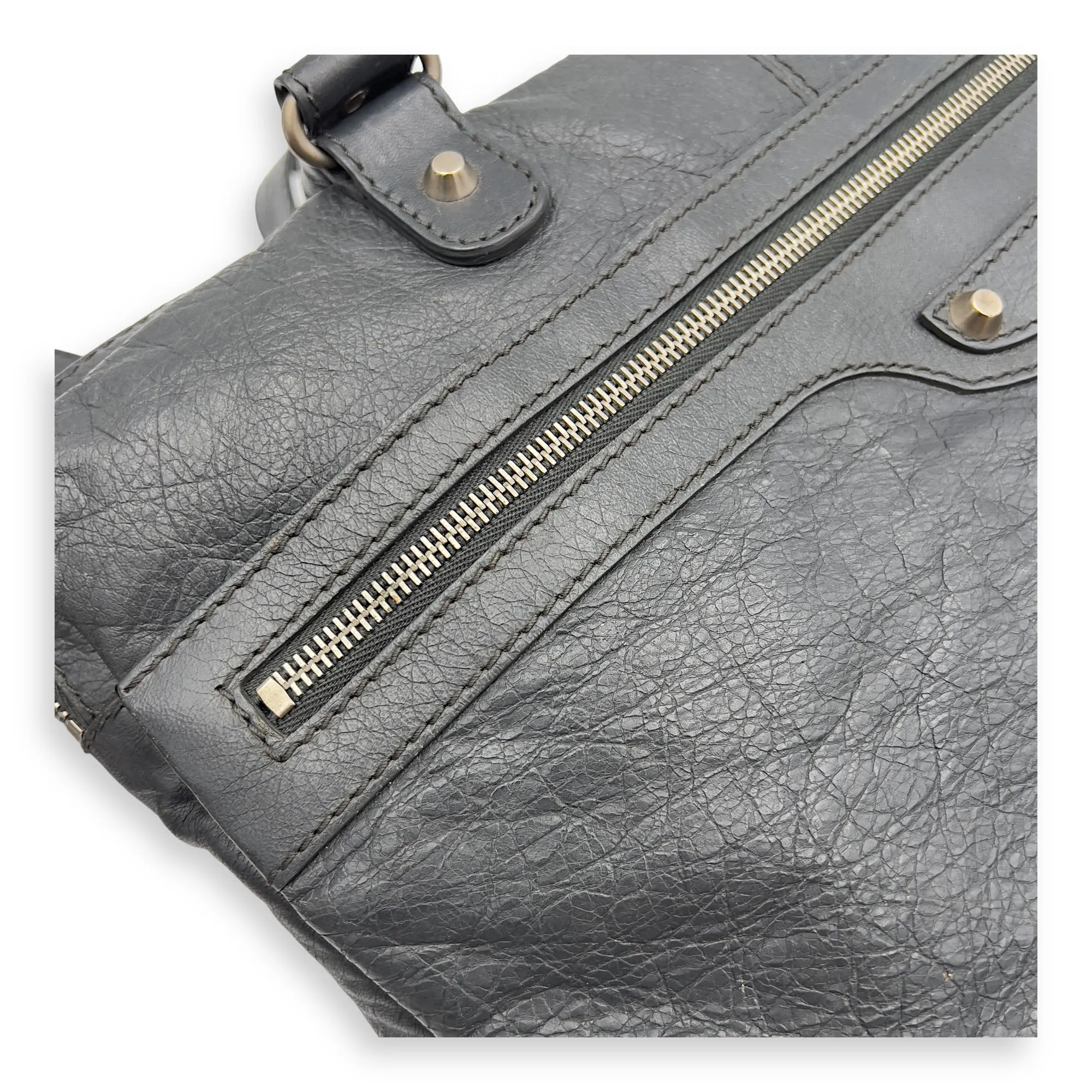 City Grey Messenger bag in Distressed Leather, Silver hardware