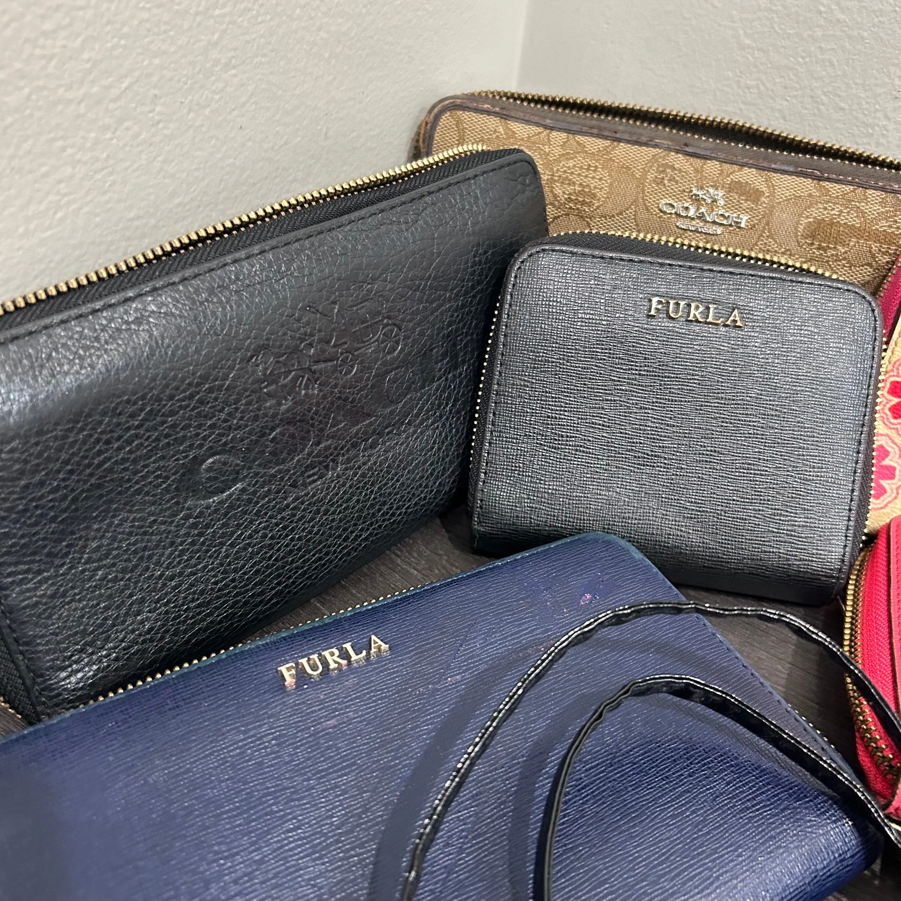 CLEARANCE Designer Wallets Set of 15 ( for resellers/refurbishers)