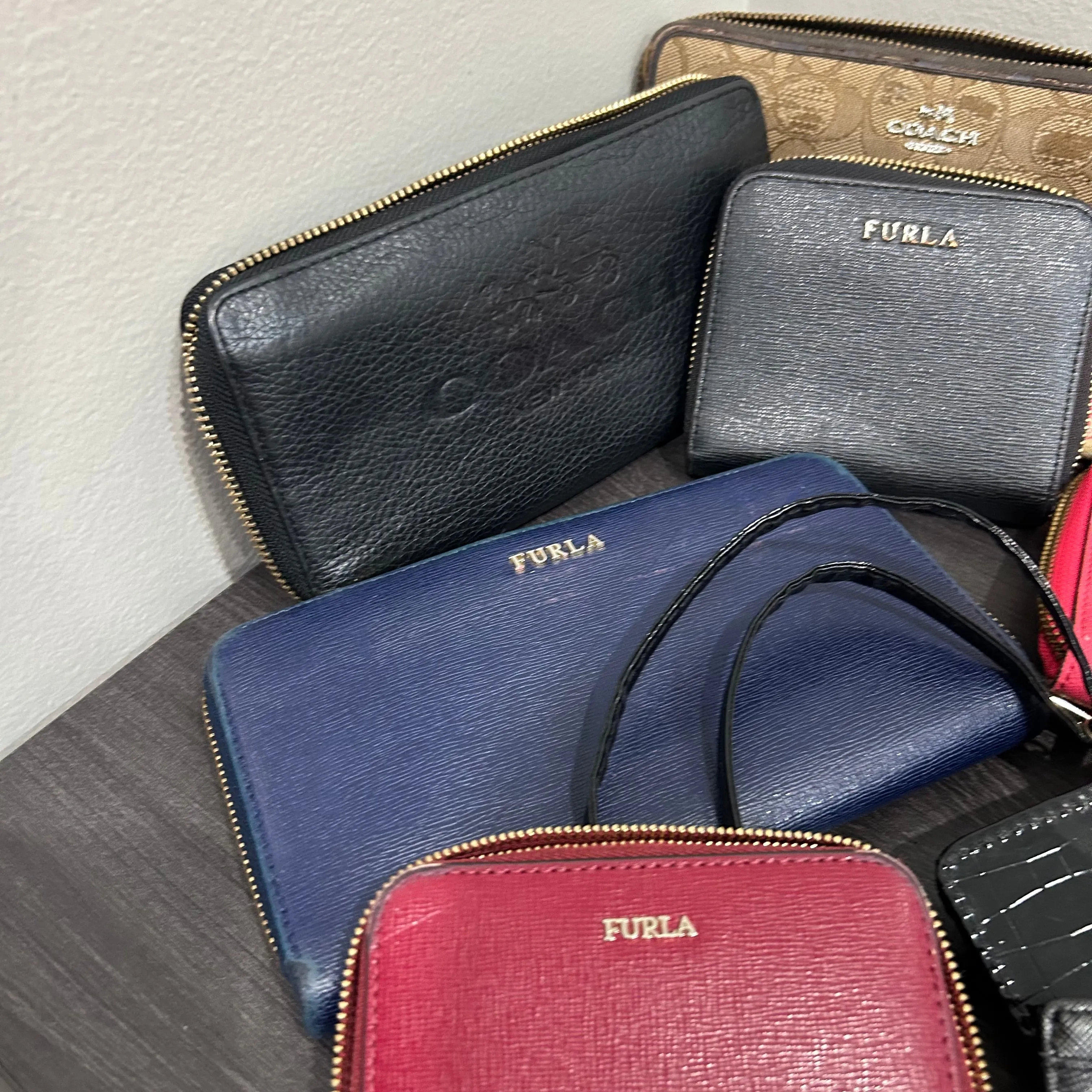 CLEARANCE Designer Wallets Set of 15 ( for resellers/refurbishers)