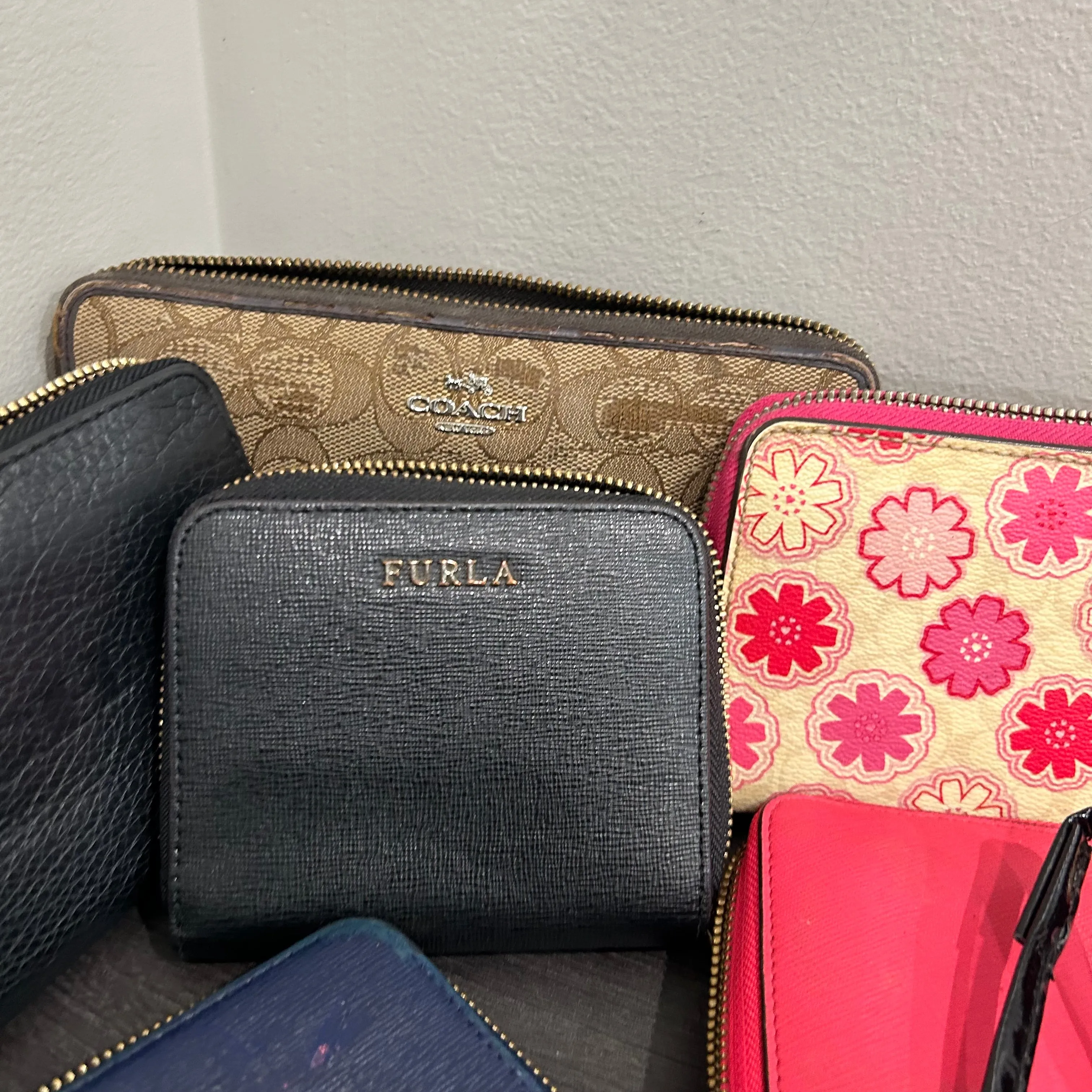 CLEARANCE Designer Wallets Set of 15 ( for resellers/refurbishers)