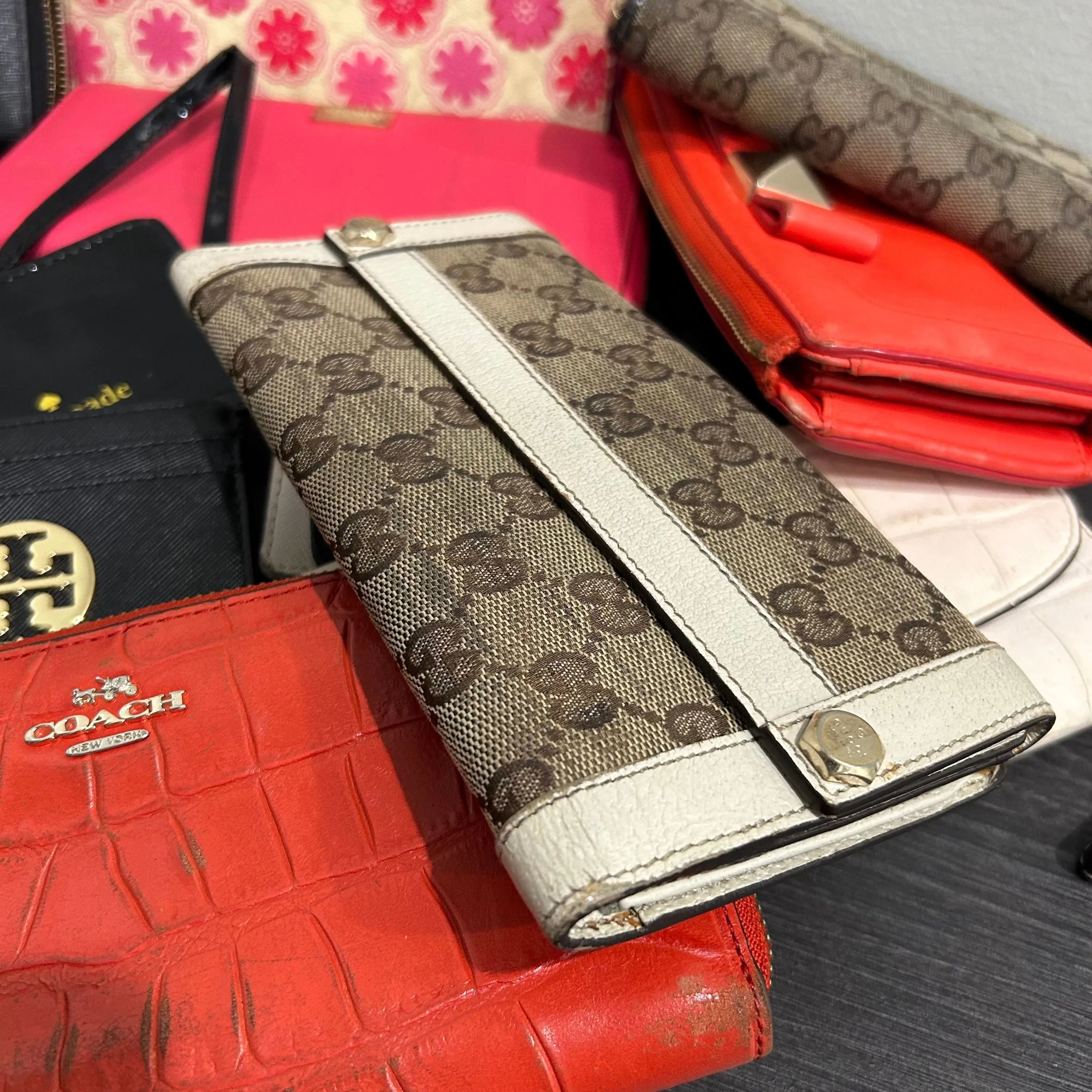CLEARANCE Designer Wallets Set of 15 ( for resellers/refurbishers)