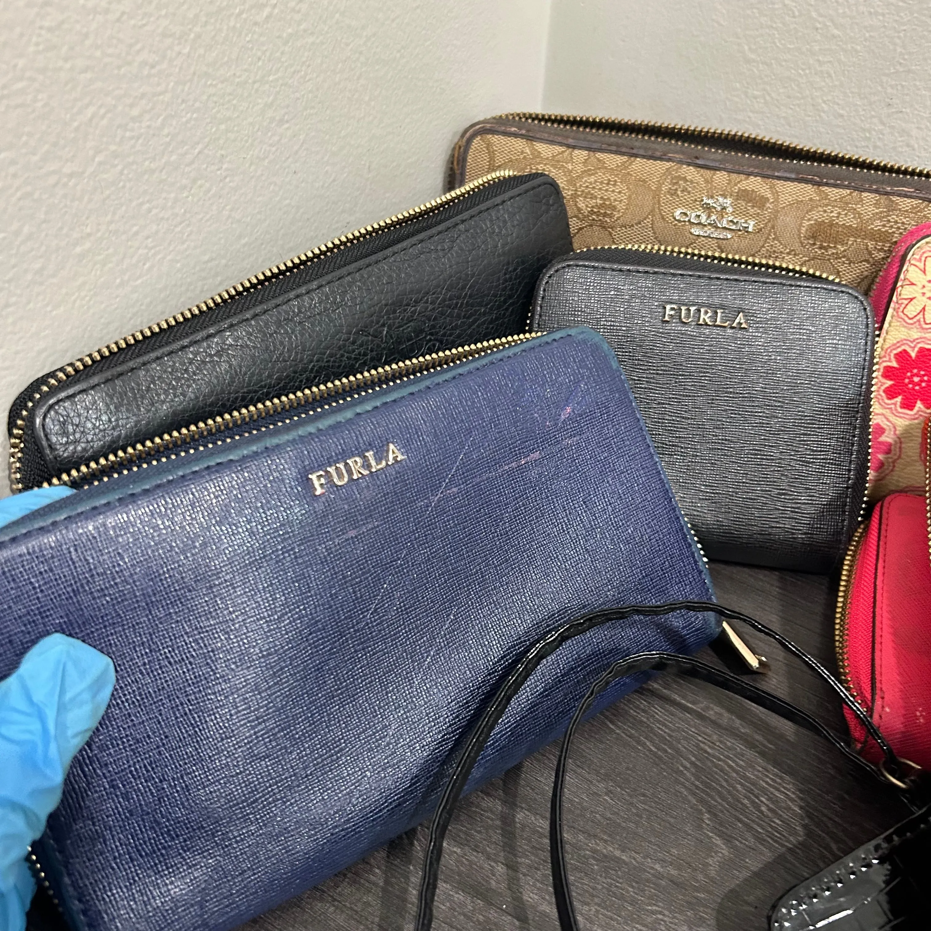 CLEARANCE Designer Wallets Set of 15 ( for resellers/refurbishers)