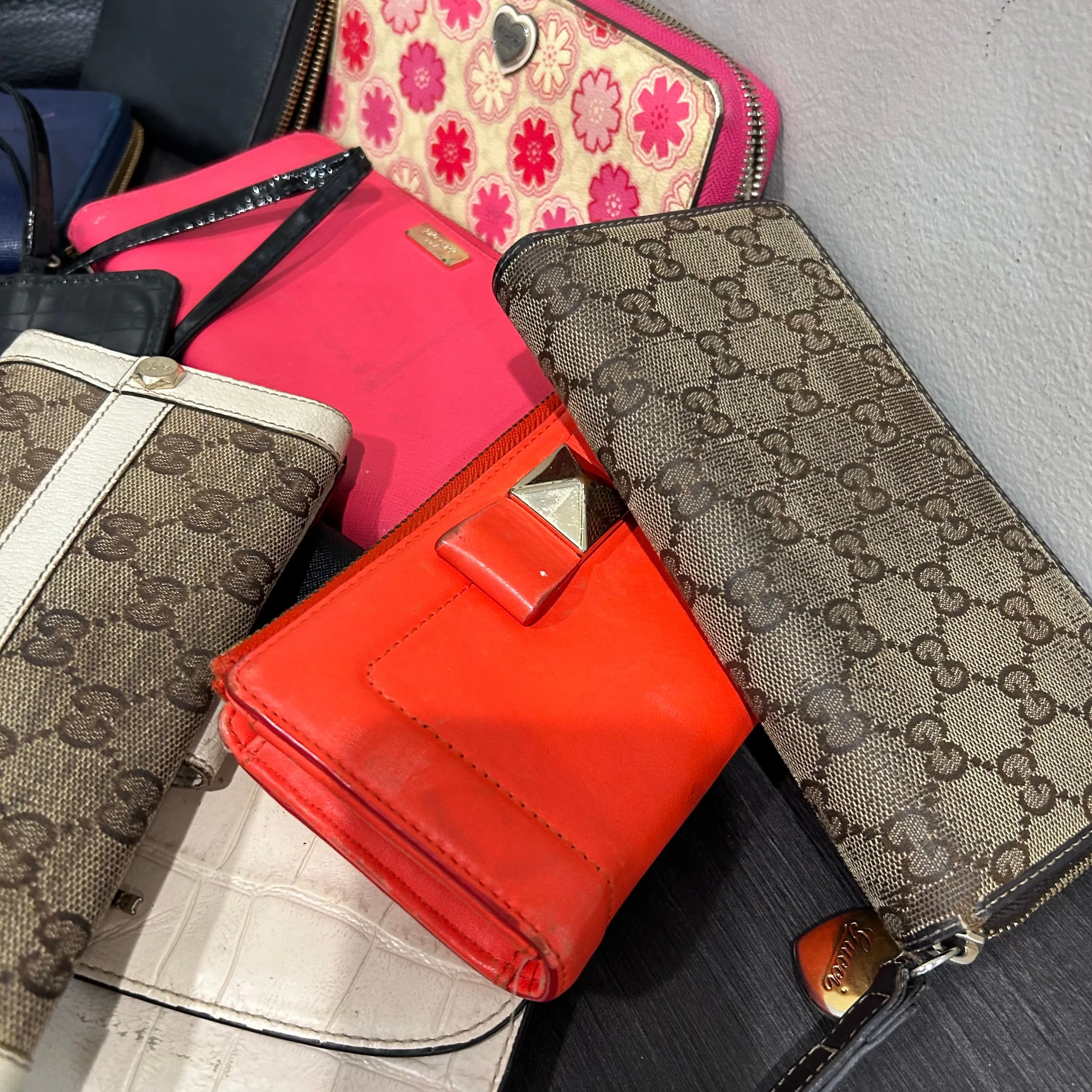 CLEARANCE Designer Wallets Set of 15 ( for resellers/refurbishers)