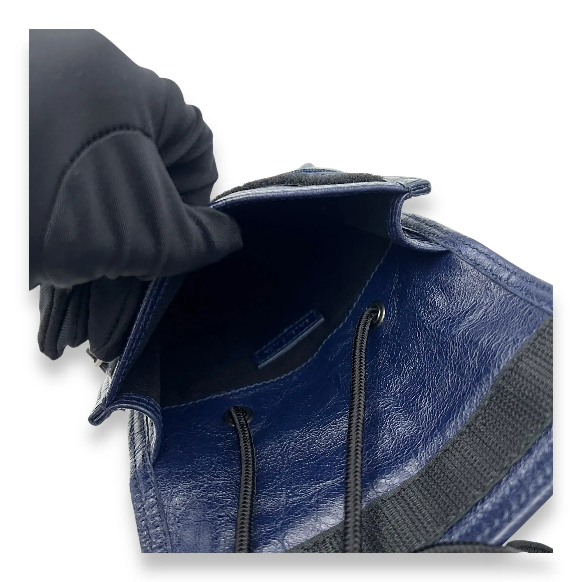 Explorer Crossbody Bag Blue in Distressed Leather, Silver hardware