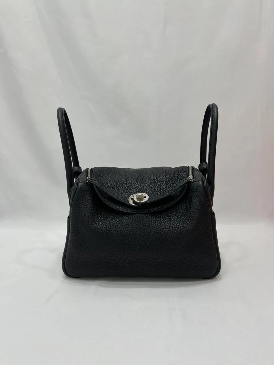 FULL SET HERMES Lindy 26 Taurillon Clemence Noir With Palladium Hardware
