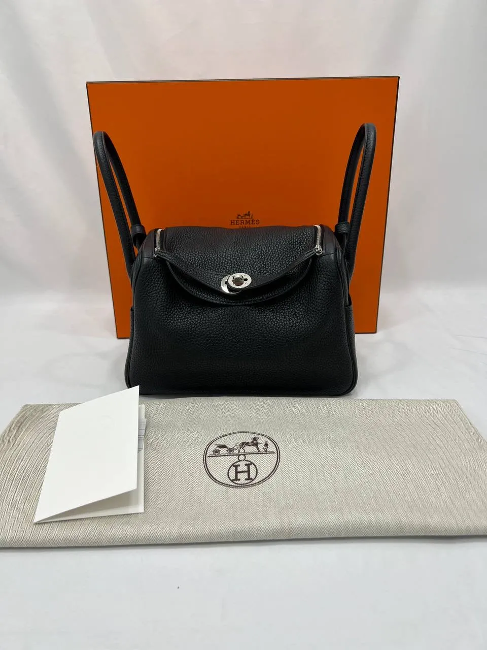 FULL SET HERMES Lindy 26 Taurillon Clemence Noir With Palladium Hardware