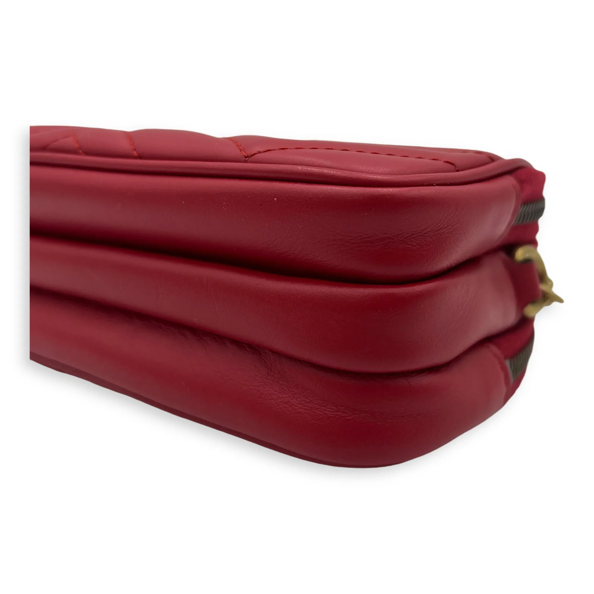 GG Marmont Crossbody Bag Red in Calfskin, Gold hardware