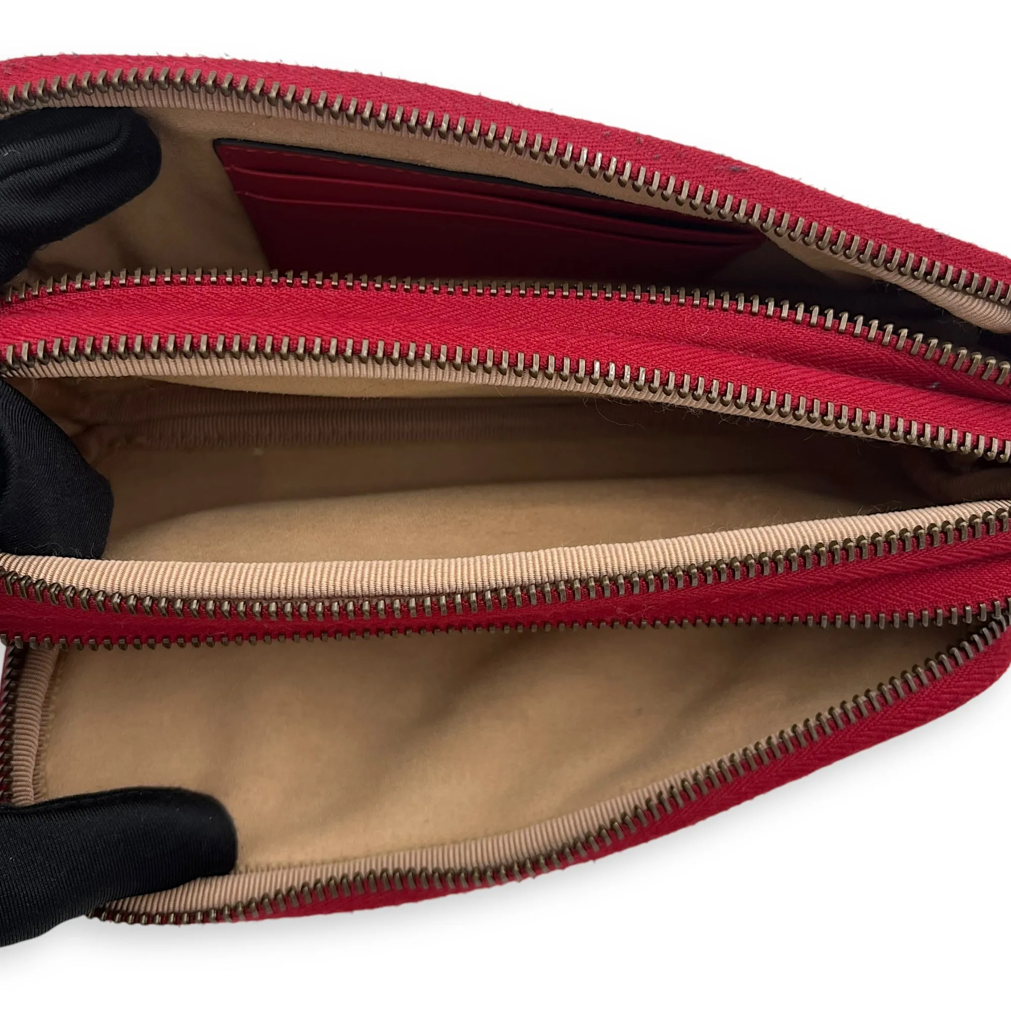 GG Marmont Crossbody Bag Red in Calfskin, Gold hardware
