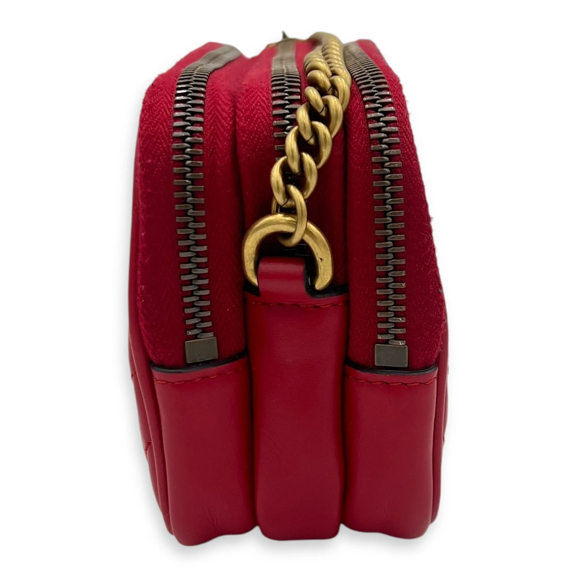 GG Marmont Crossbody Bag Red in Calfskin, Gold hardware