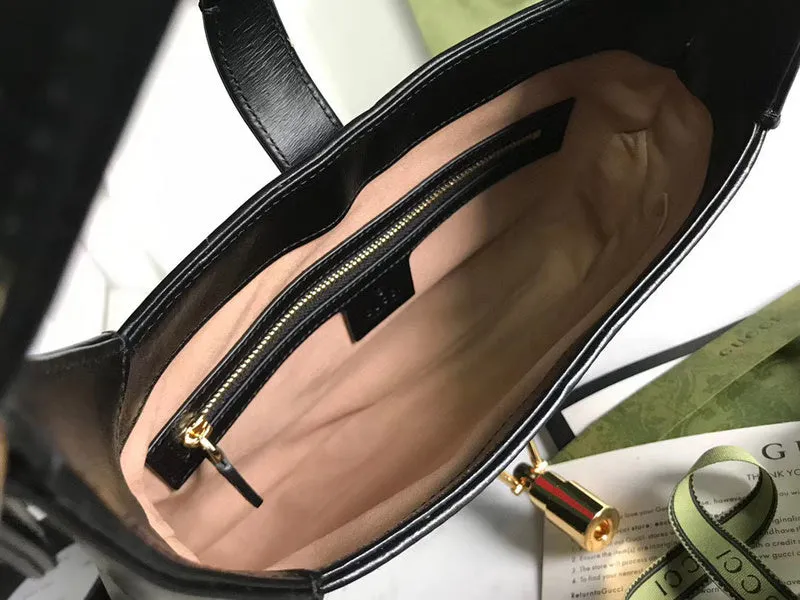 Gucci   Luxury Bags  1046