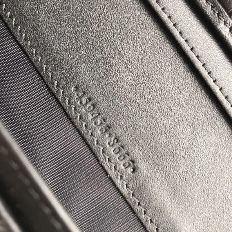 Gucci   Luxury Bags  901