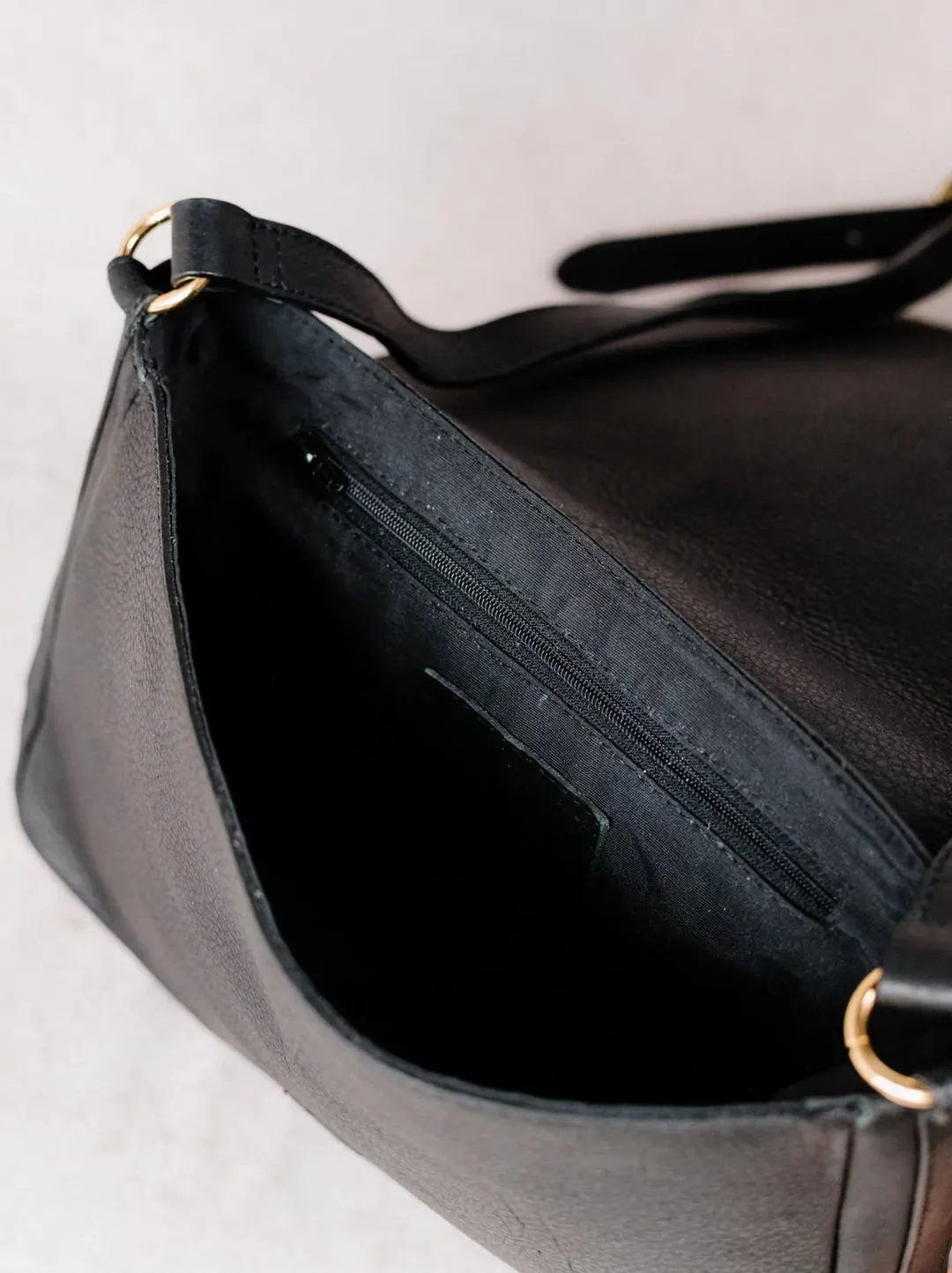 Lari Slim Crossbody in Pebbled Black