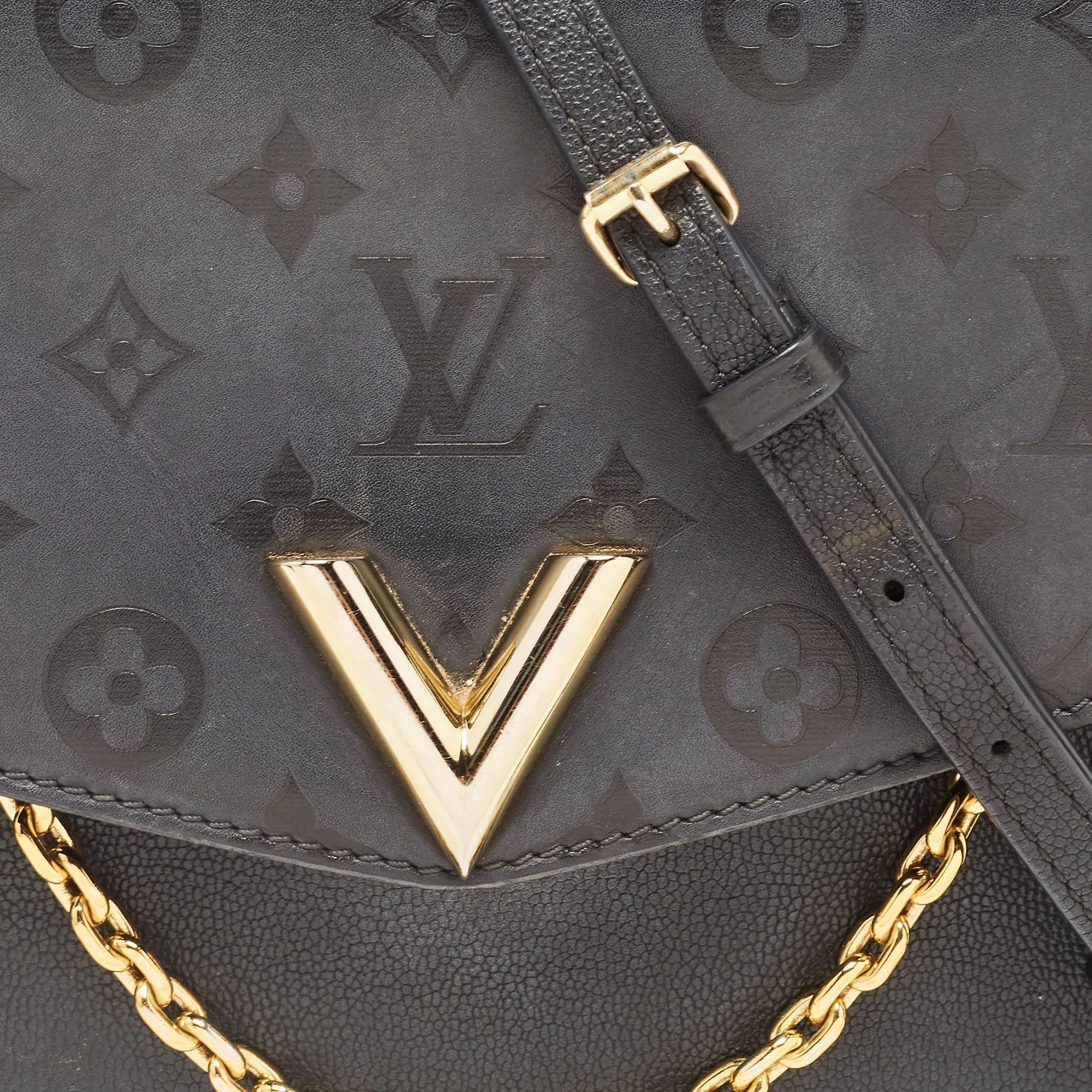 LOUIS VUITTON Black Monogram Leather Very Messenger Bag