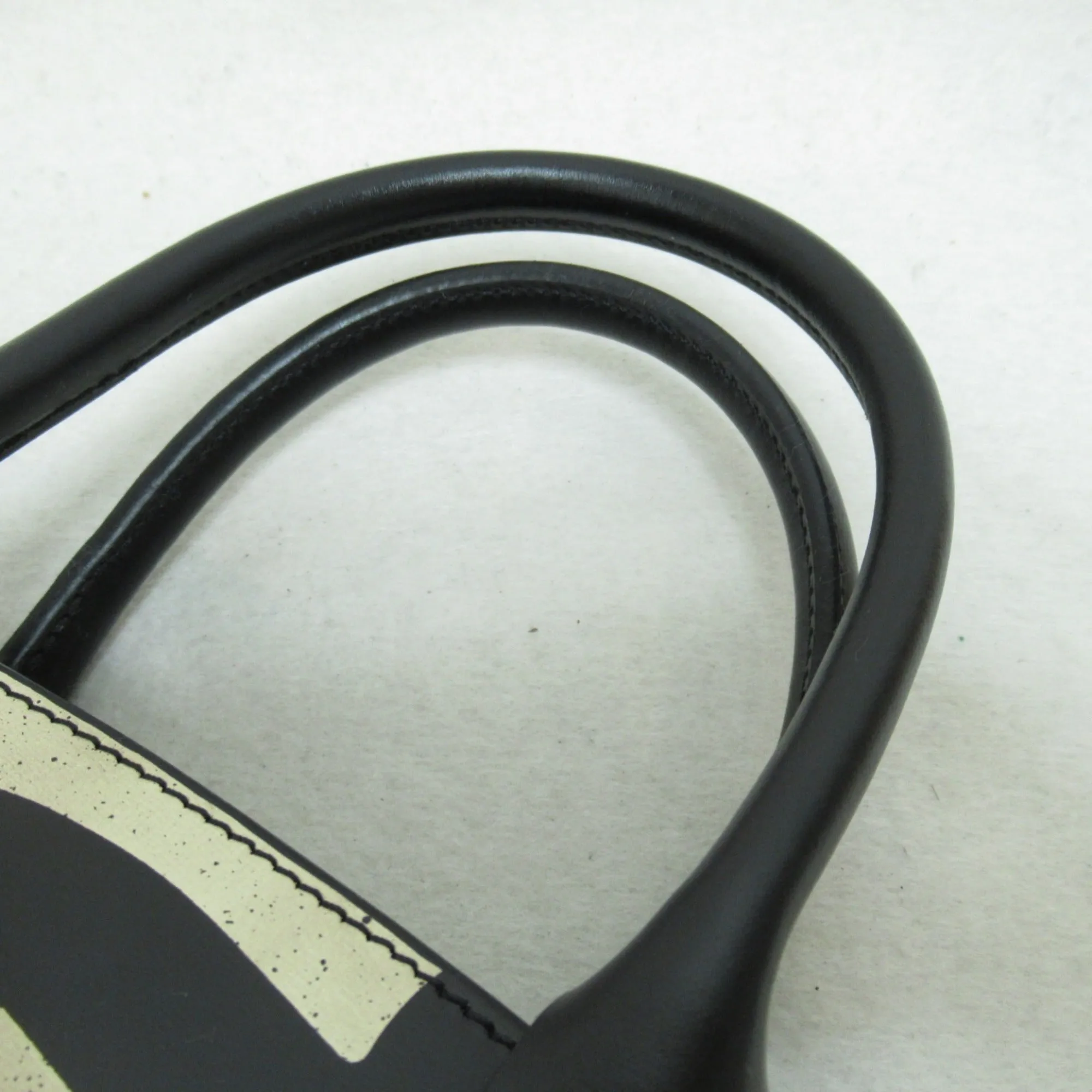 LOUIS VUITTON City Steamer MM Shoulder Bag White Black leather M53231