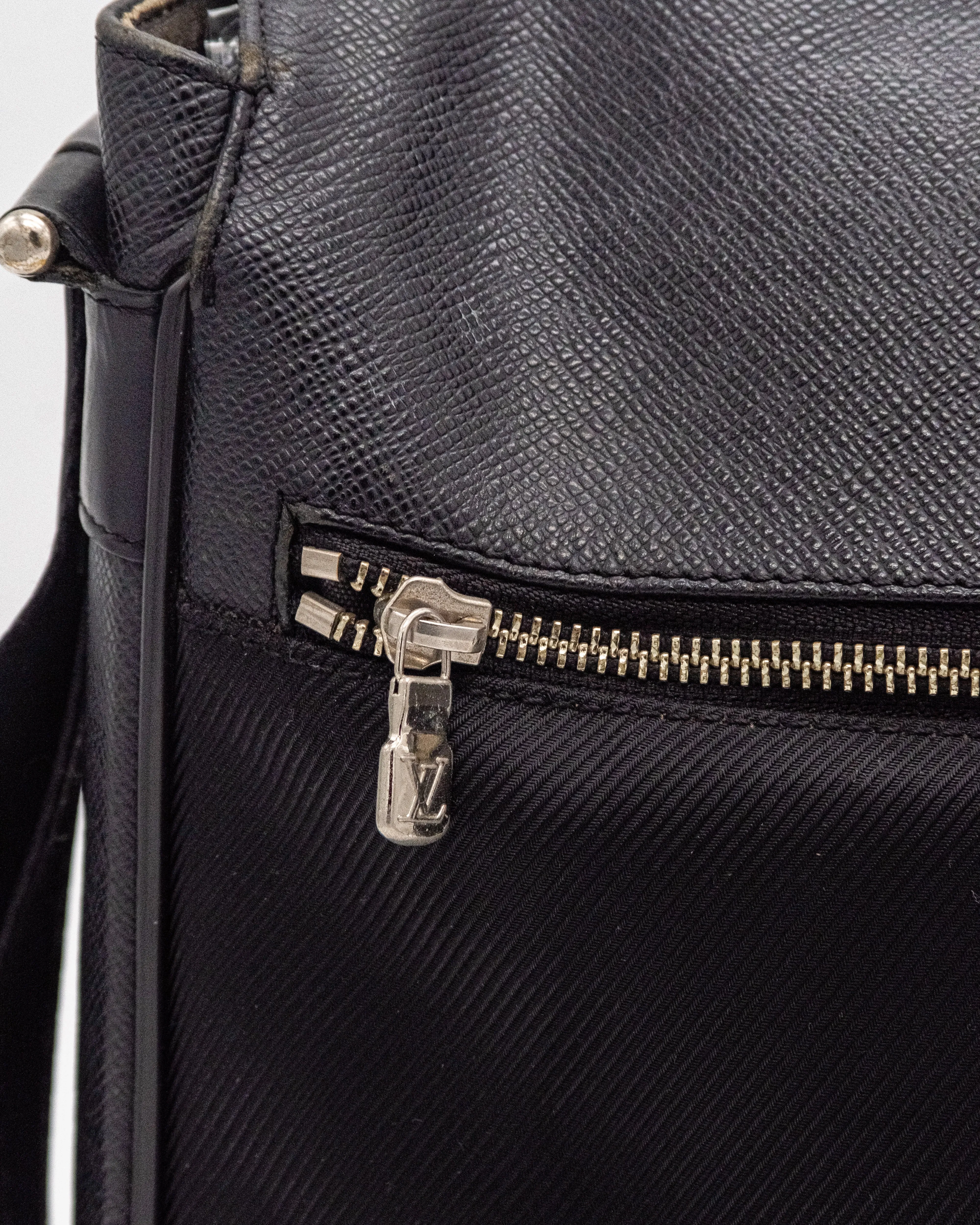 Louis Vuitton Messenger Bag