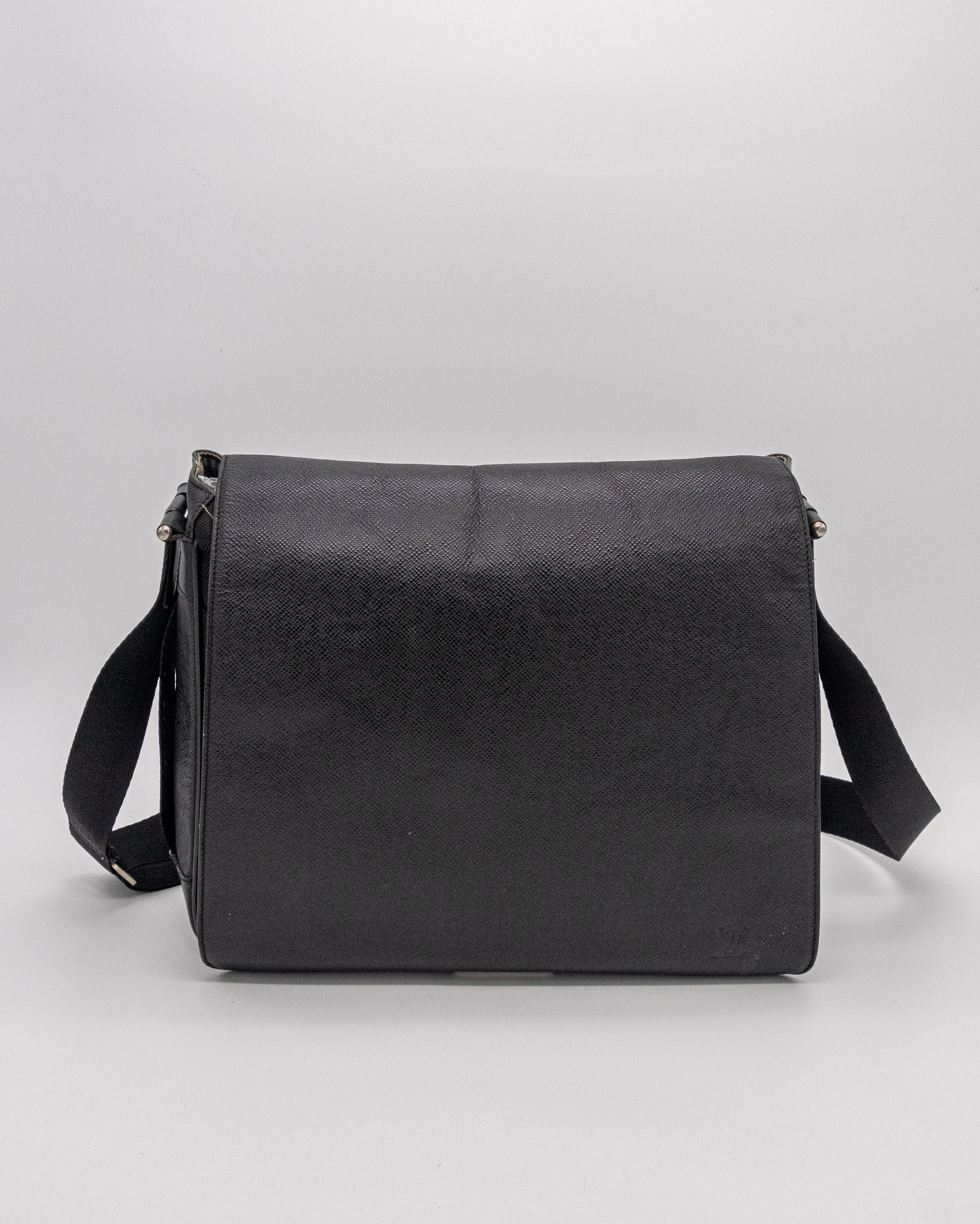 Louis Vuitton Messenger Bag