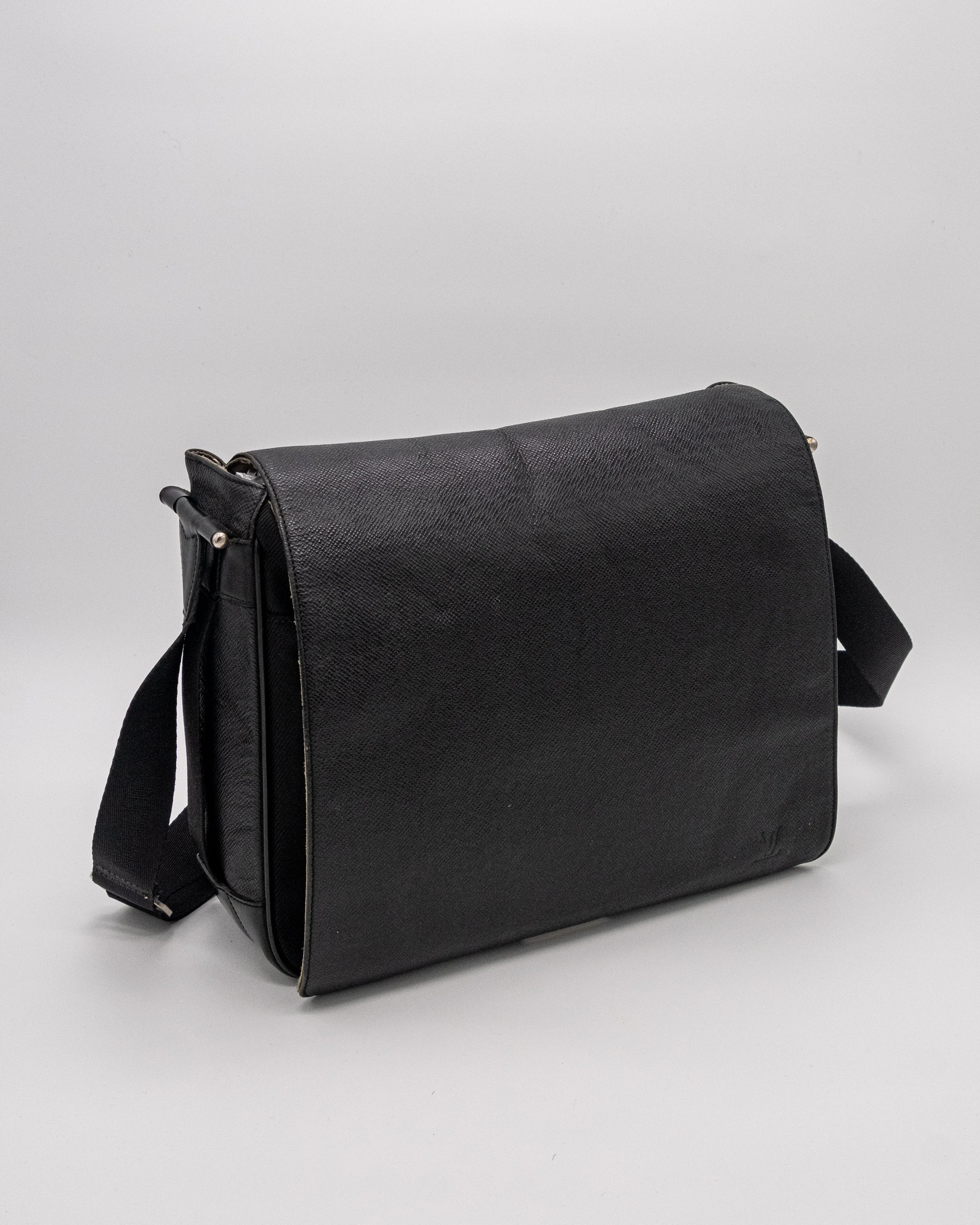 Louis Vuitton Messenger Bag