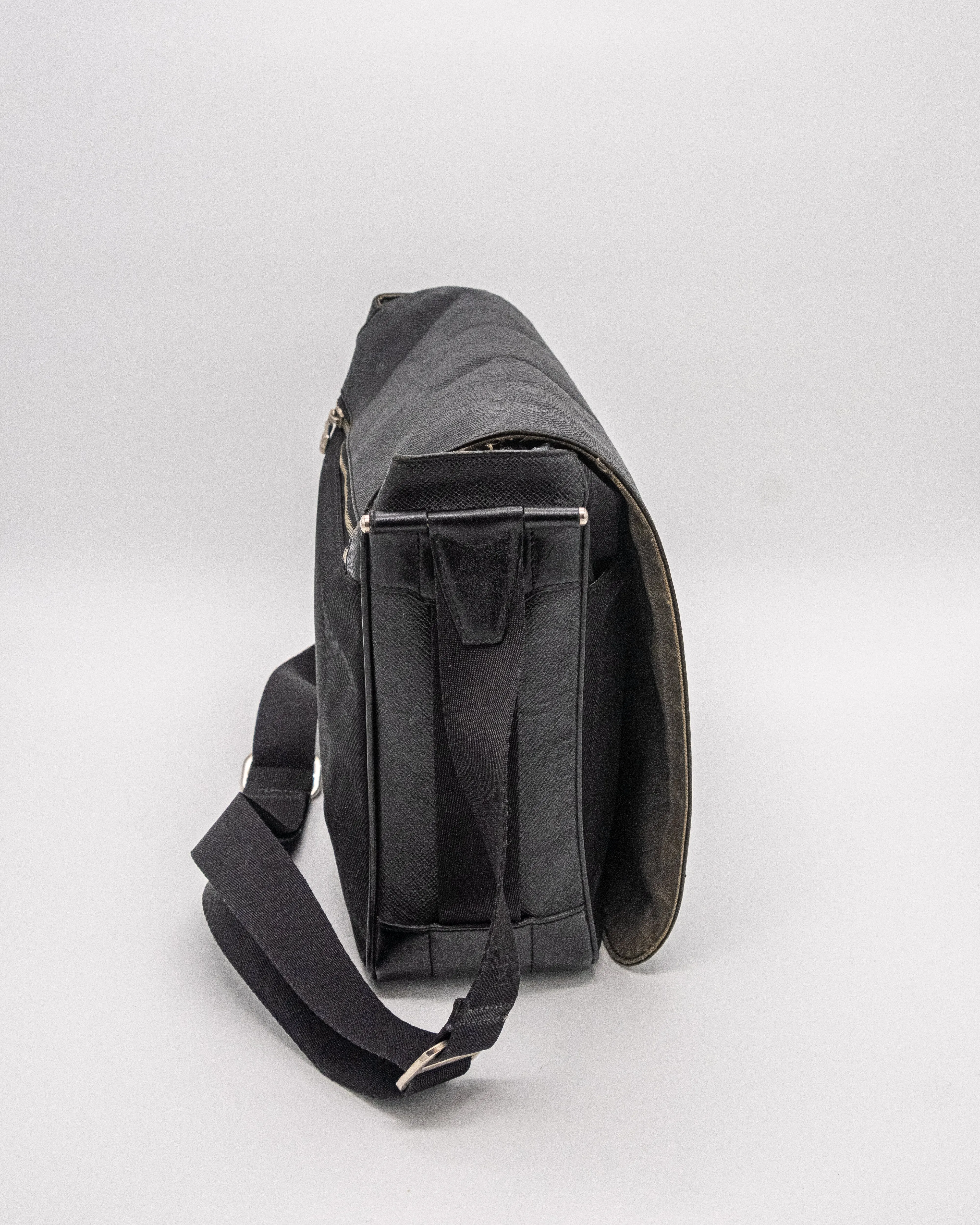 Louis Vuitton Messenger Bag