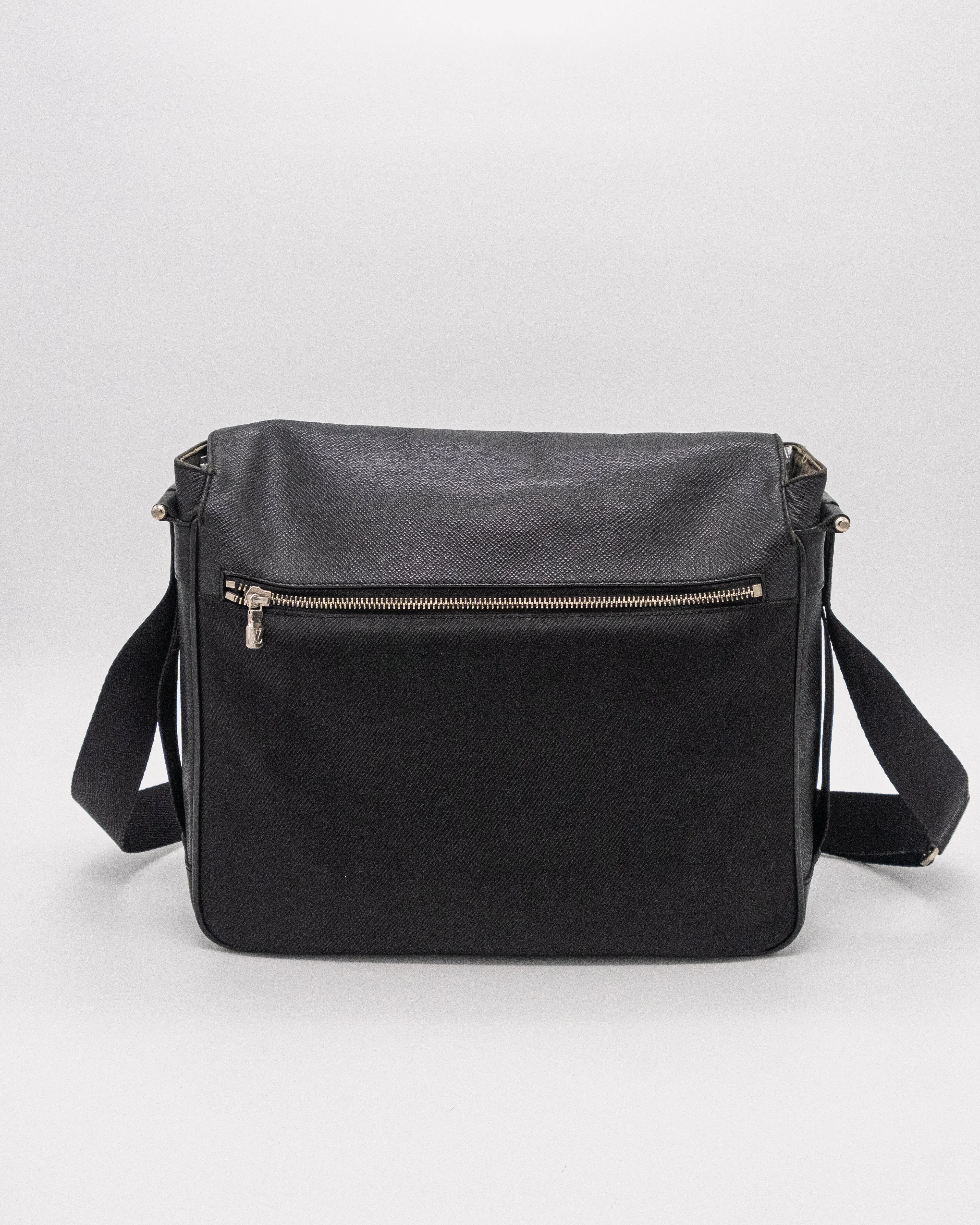Louis Vuitton Messenger Bag