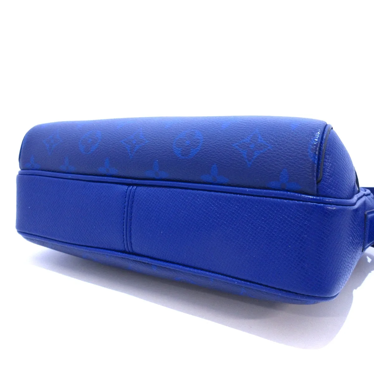 Louis Vuitton Messenger Outdoor  Leather Shoulder Bag ()