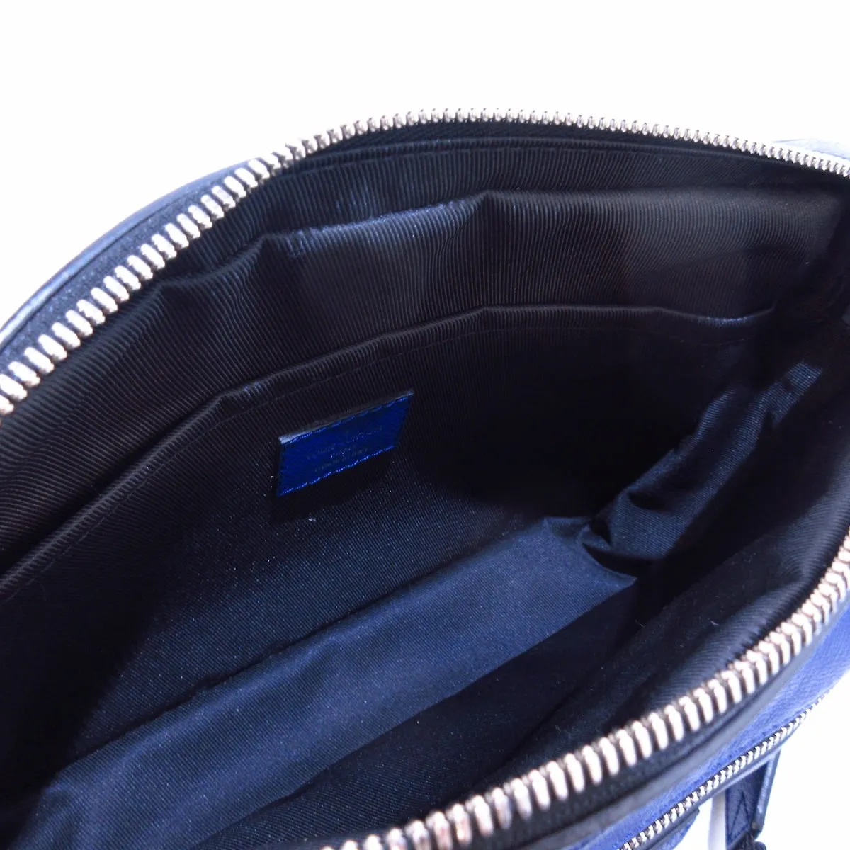 Louis Vuitton Messenger Outdoor  Leather Shoulder Bag ()