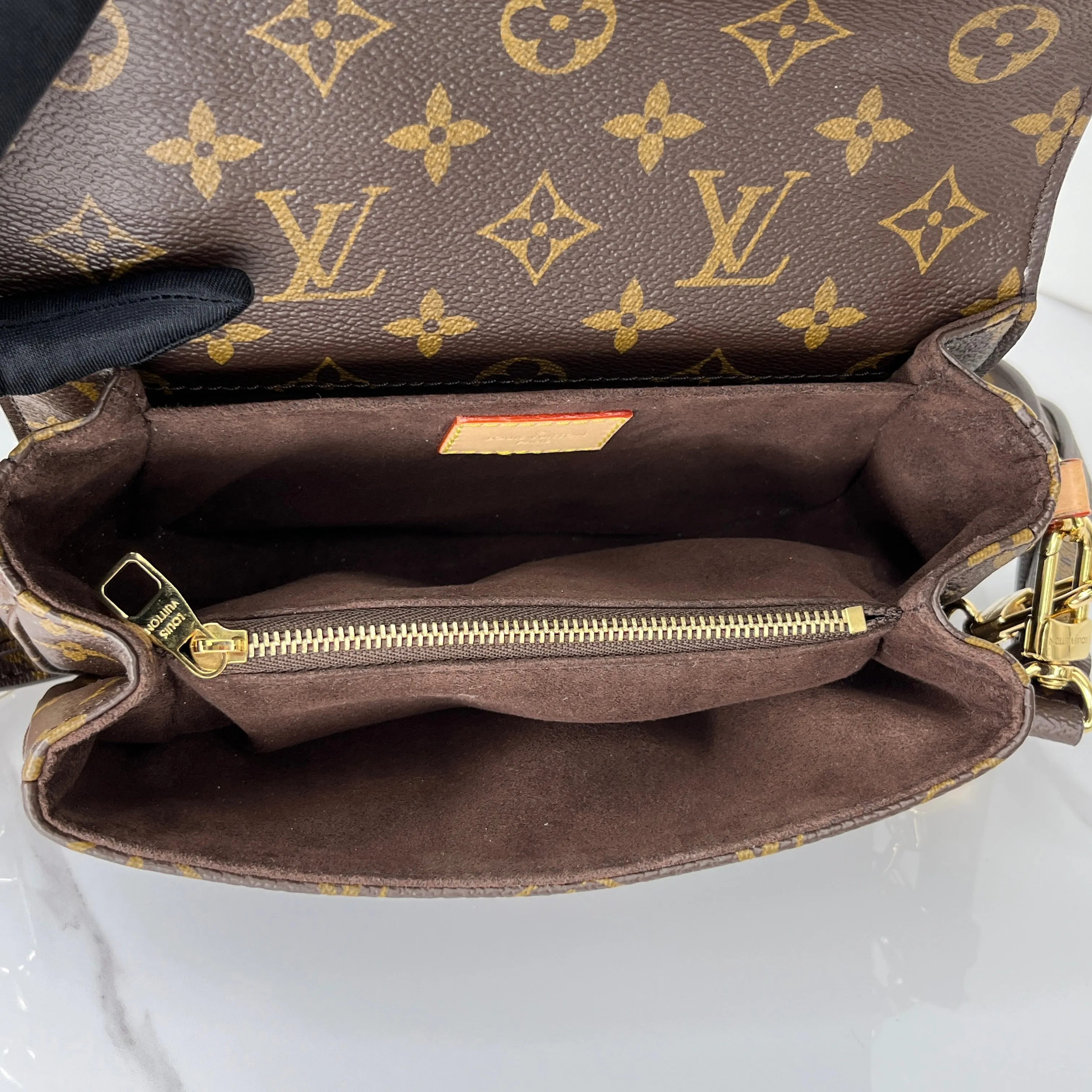 Louis Vuitton Pochette Métis East West - Monogram