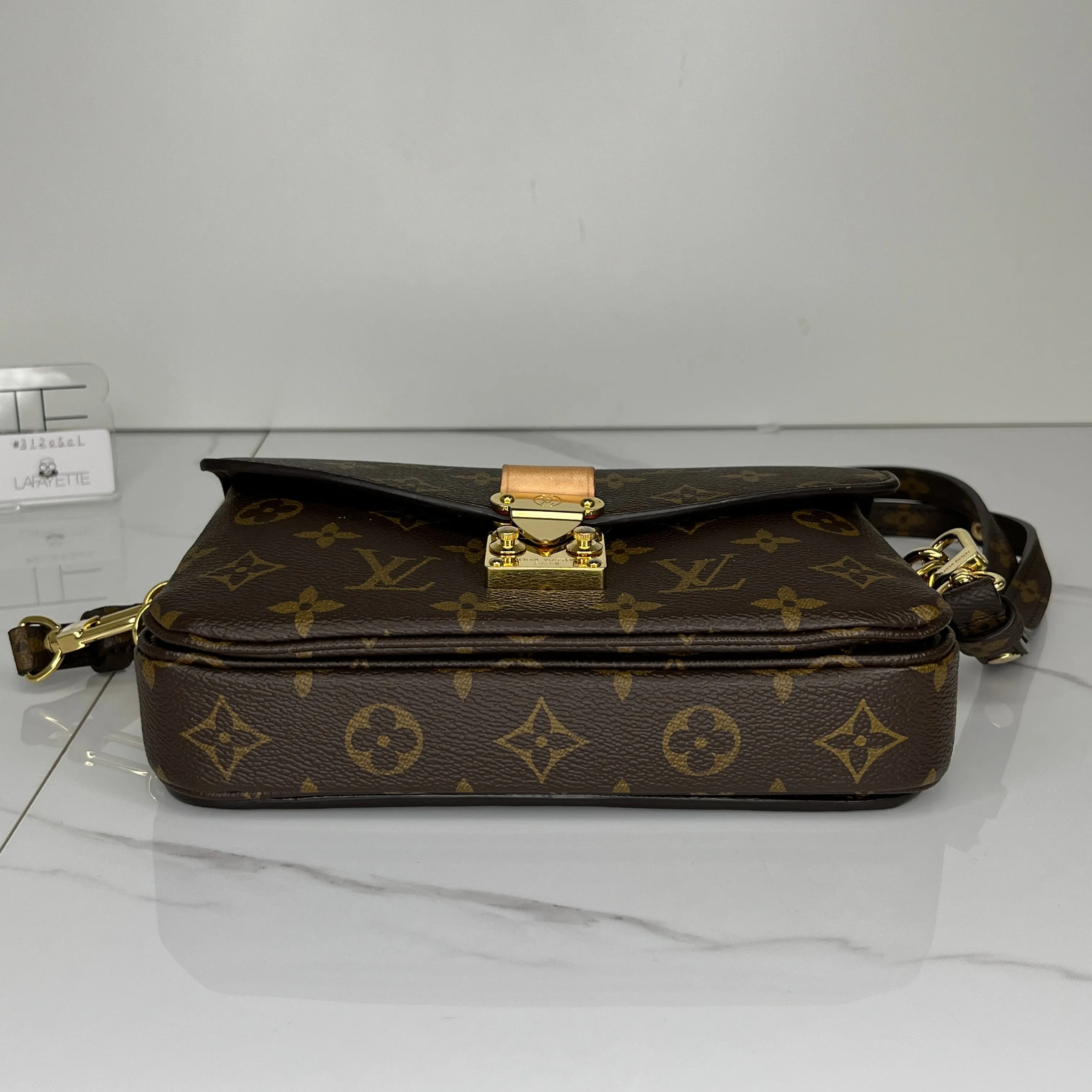 Louis Vuitton Pochette Métis East West - Monogram