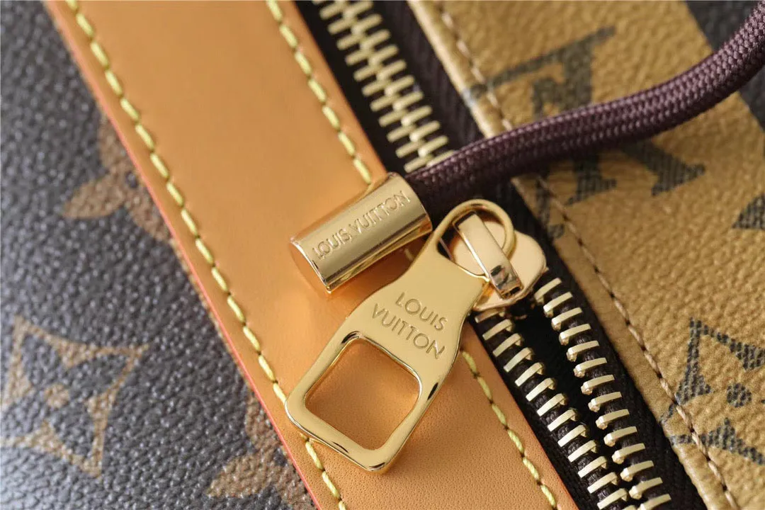 LV Randonee Messenger Monogram Stripes Brown For Men, Bags, Shoulder And Crossbody Bags 10.4in/26cm LV M45968