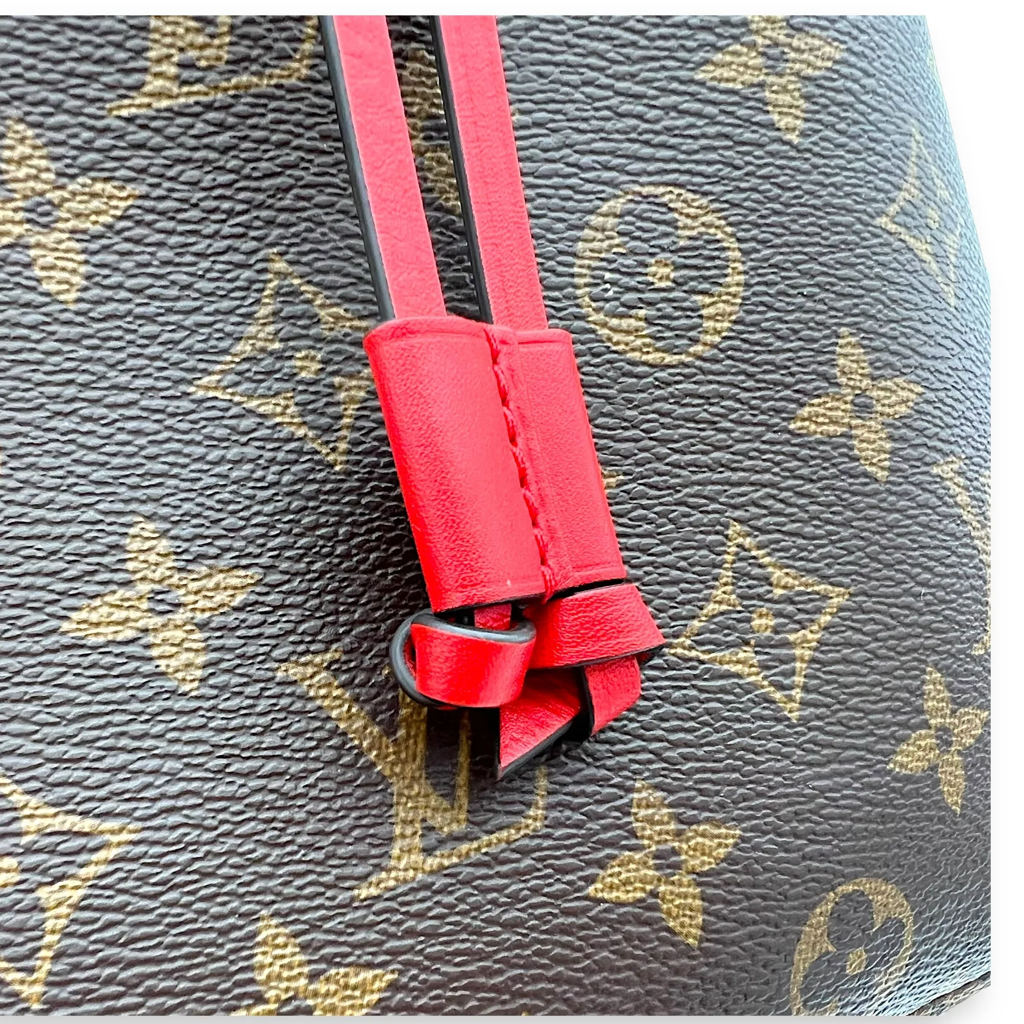 NeoNoe Bucket Bag Brown in Monogram Coated Canvas, Gold hardware