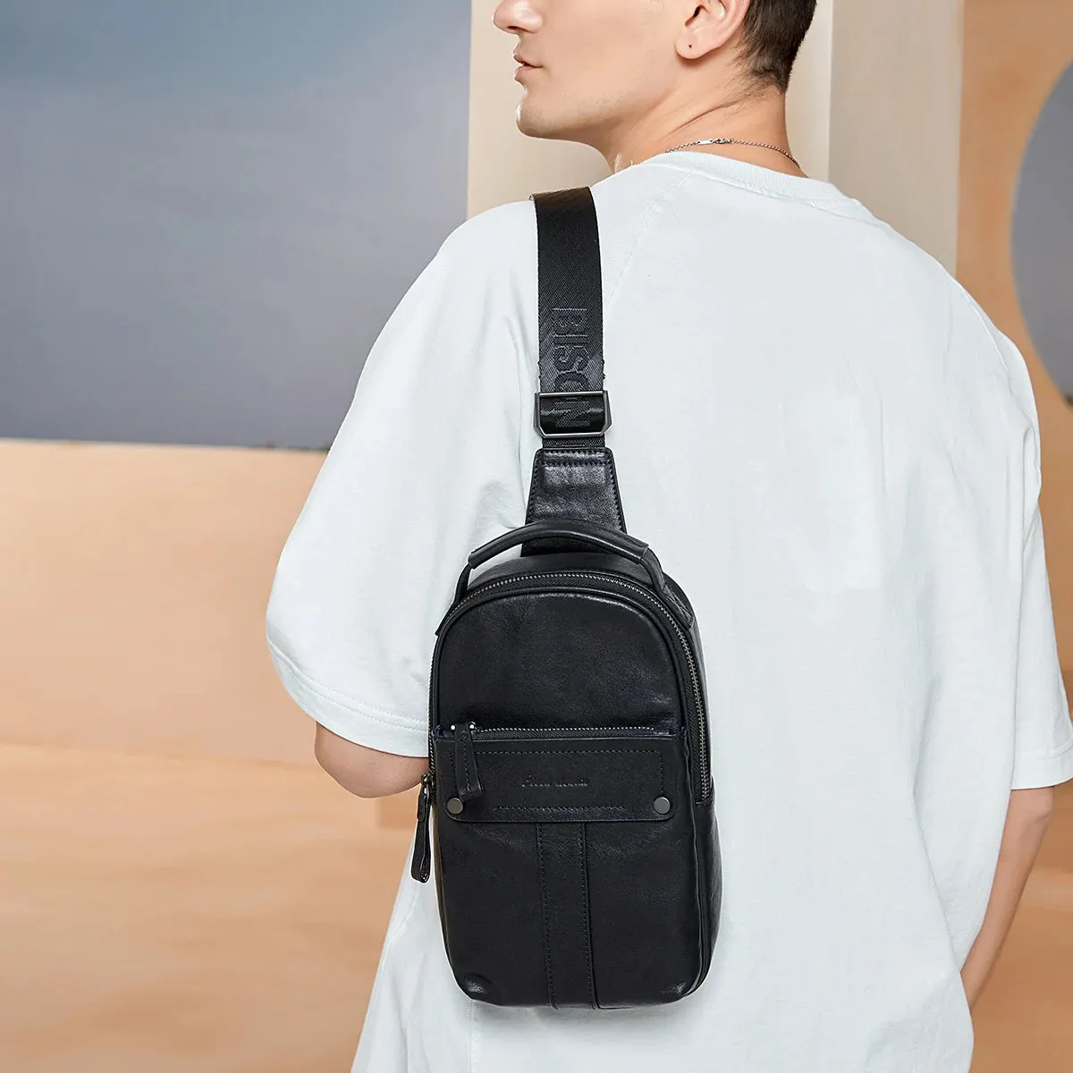 New Designer Cowhide Leather Chest Bag Vintage Fashion Crossbody Men's Business Bag
