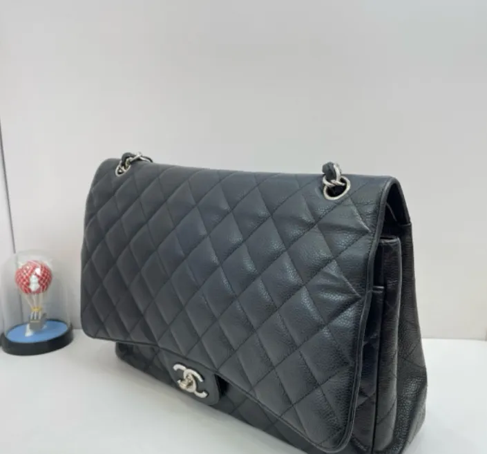 Preloved Chanel Classic Flap CF Maxi Bag Black 010152100015