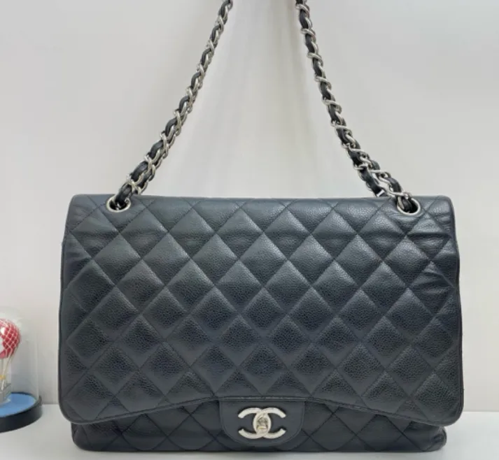 Preloved Chanel Classic Flap CF Maxi Bag Black 010152100015