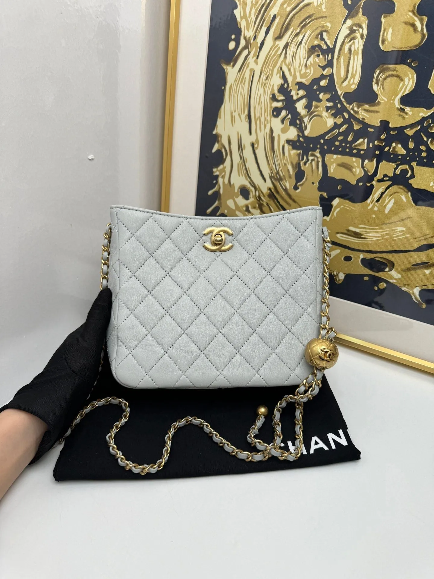 Preloved Chanel hobo chip baby blue 108739