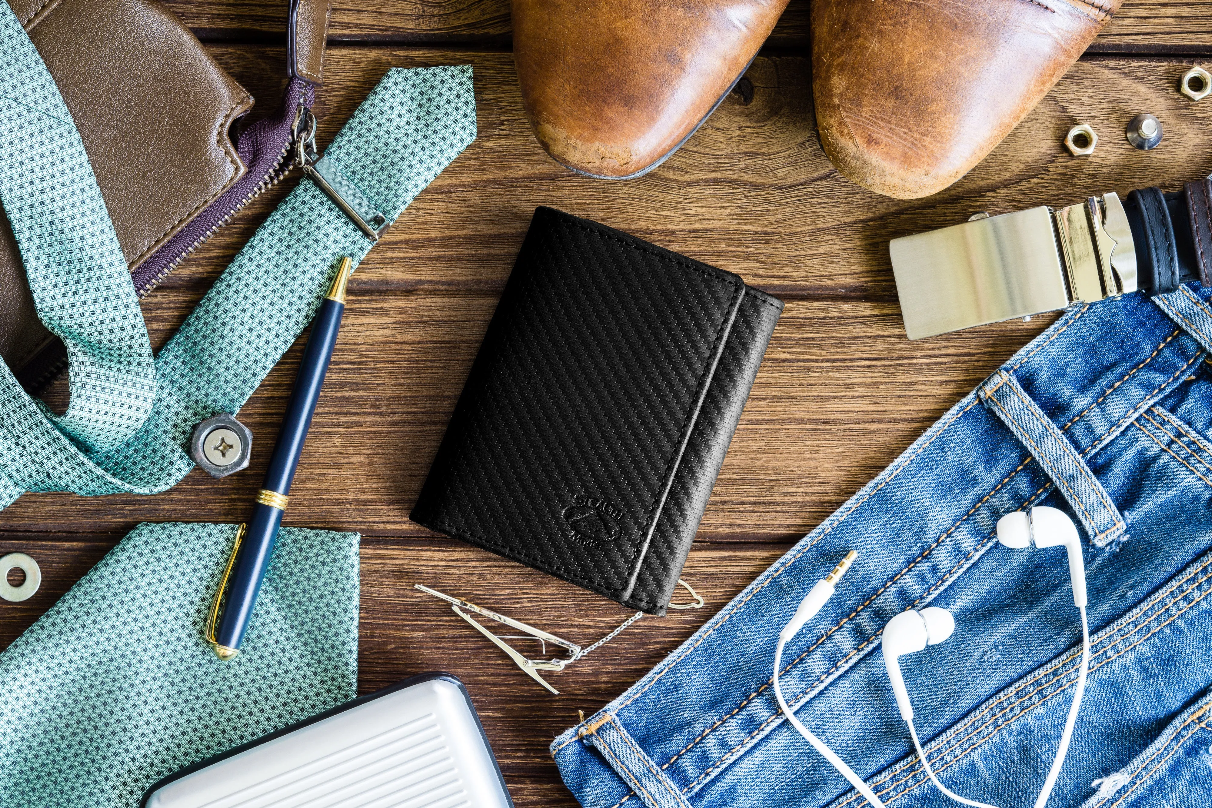 Trifold Leather Wallet for Men with ID Holder and RFID Blocking (Carbon Fiber)